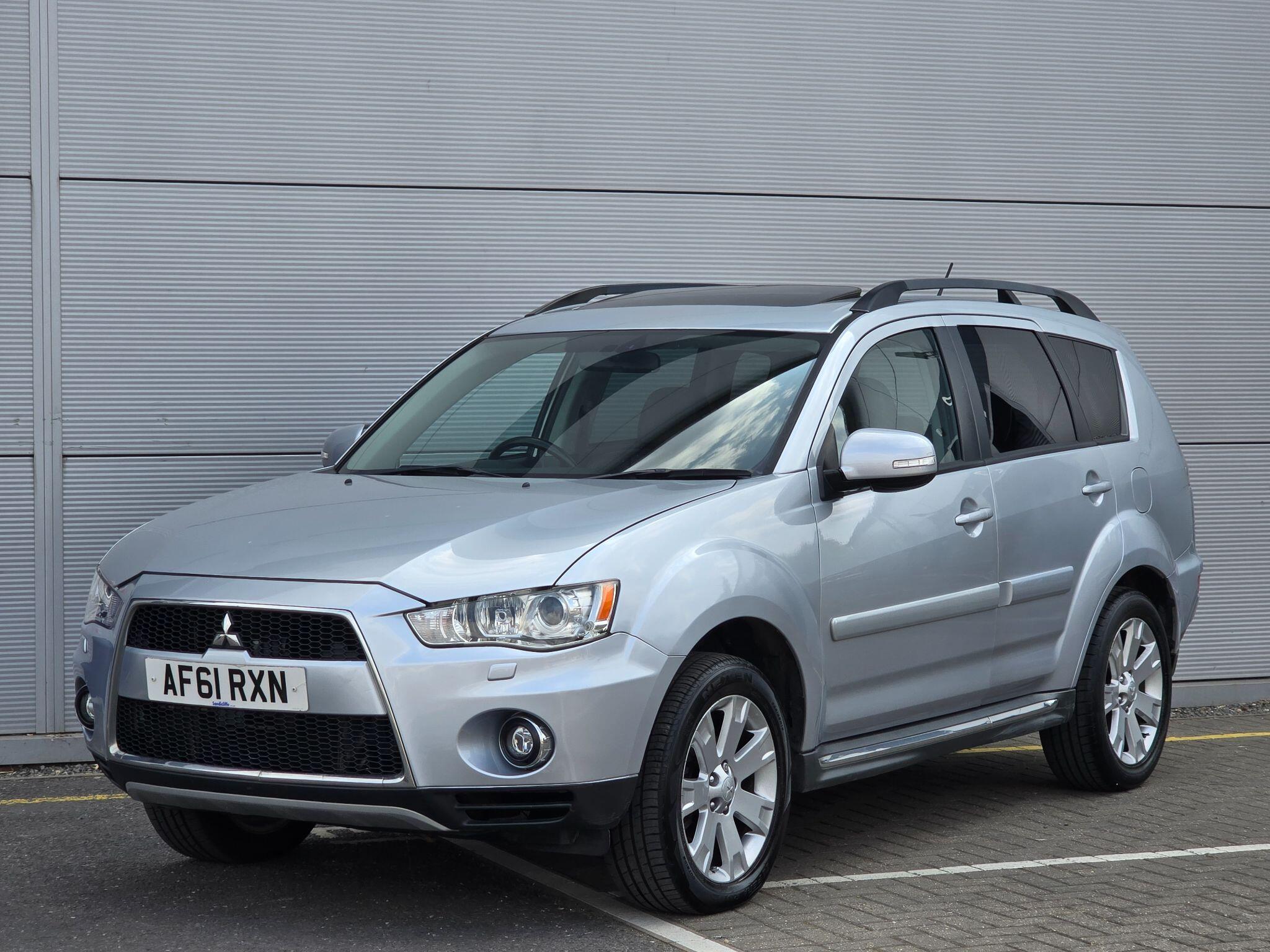 Mitsubishi Outlander view 4