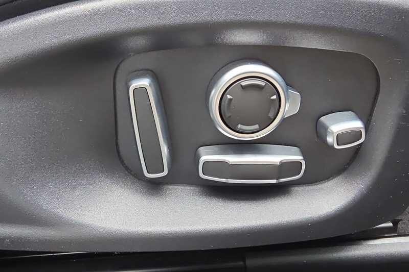 Jaguar I-Pace view 31