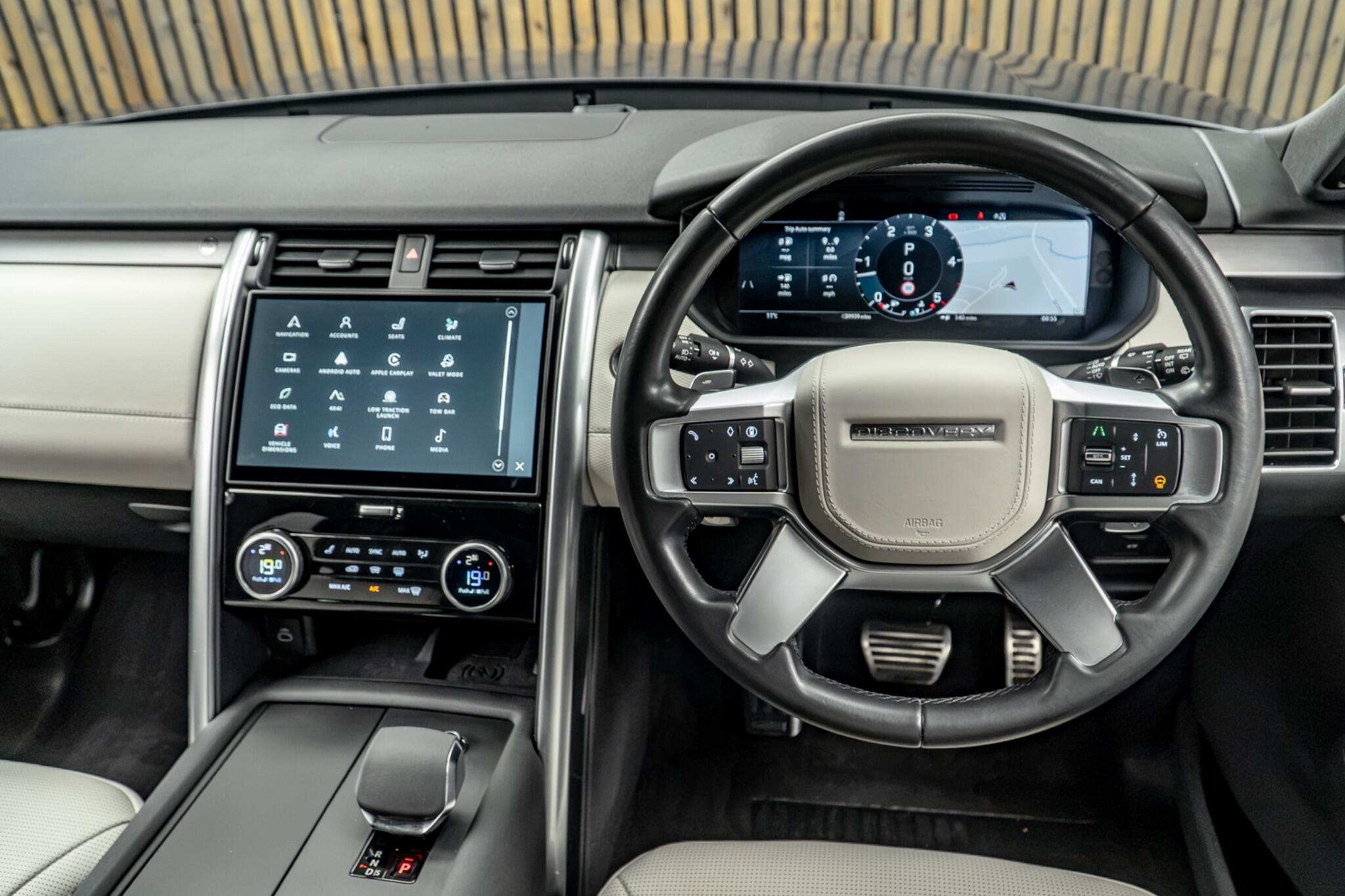 Land Rover Discovery view 26