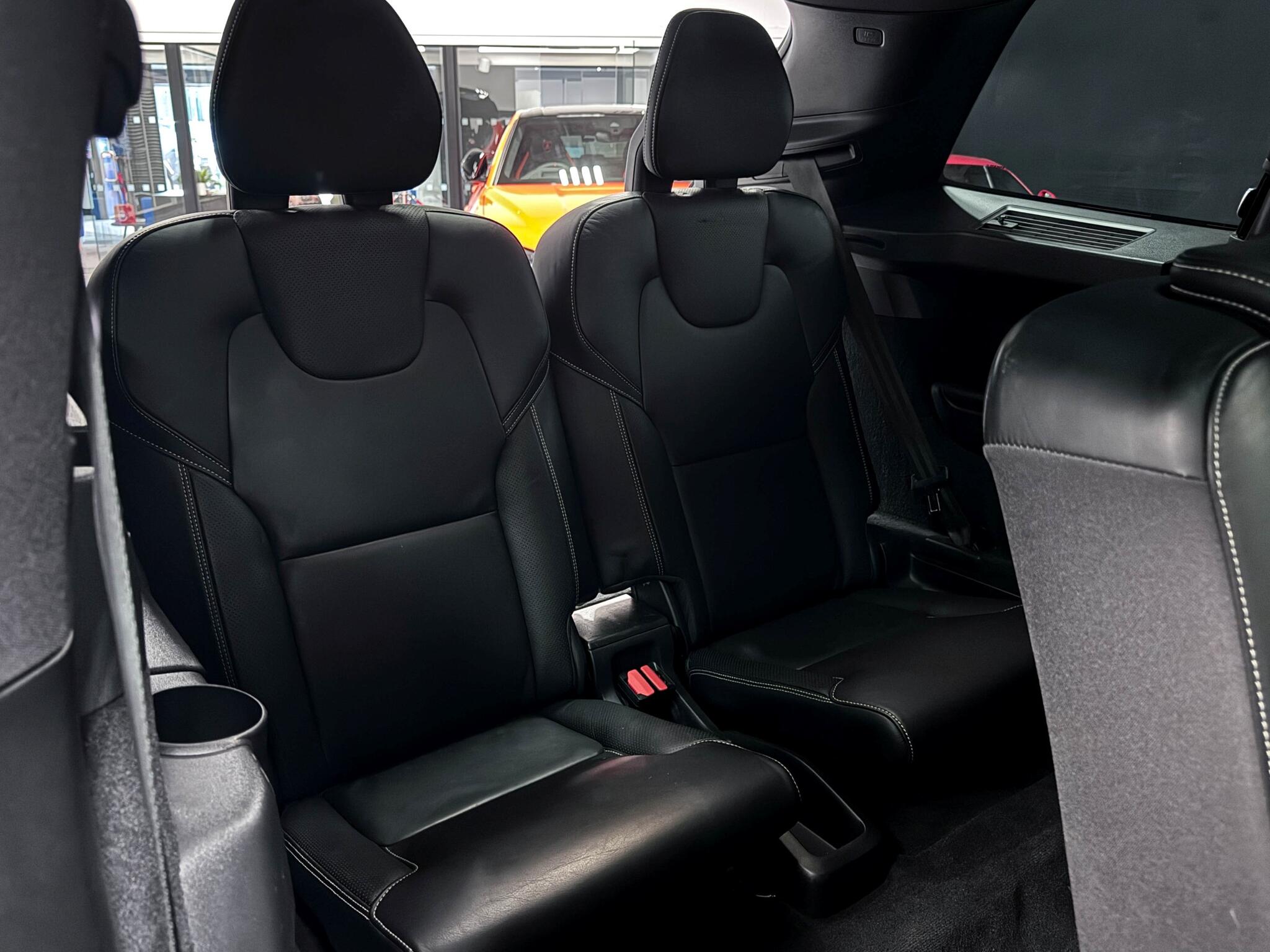 Volvo XC90 view 11