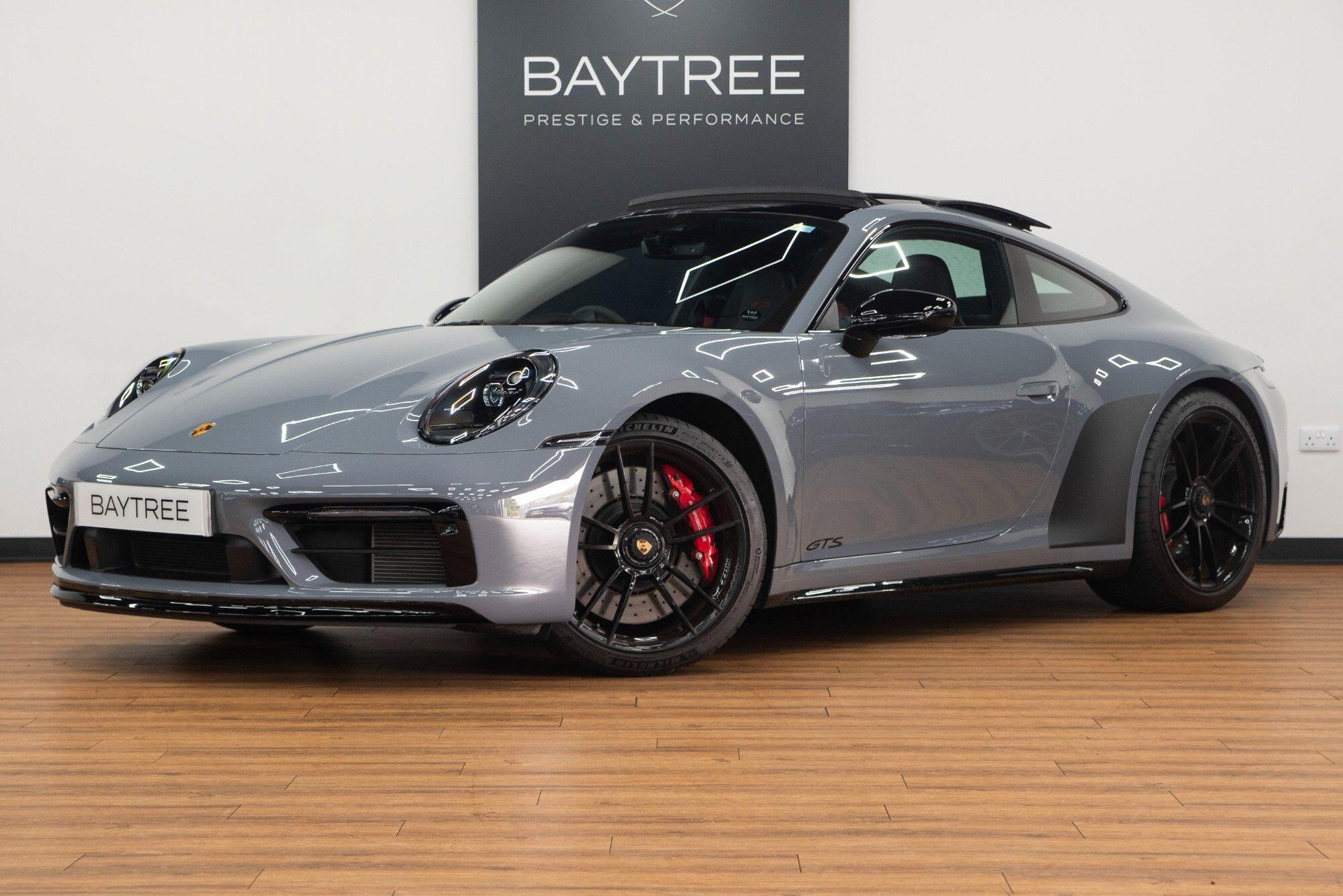 Porsche 911 view 8