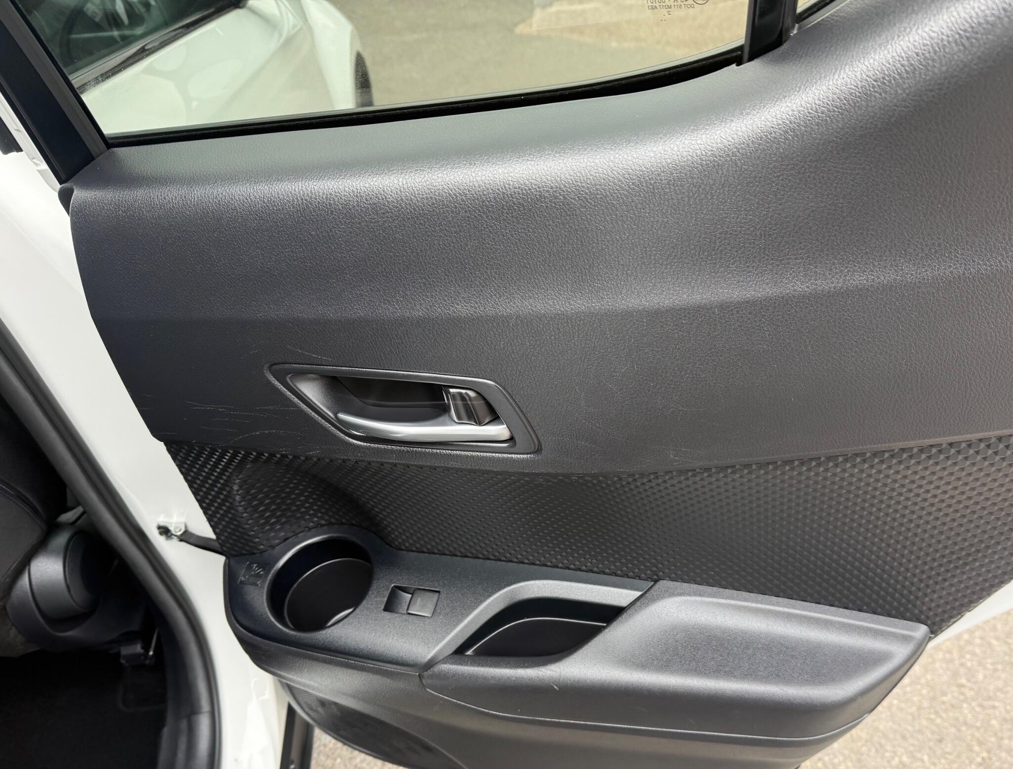 Toyota C-HR view 21