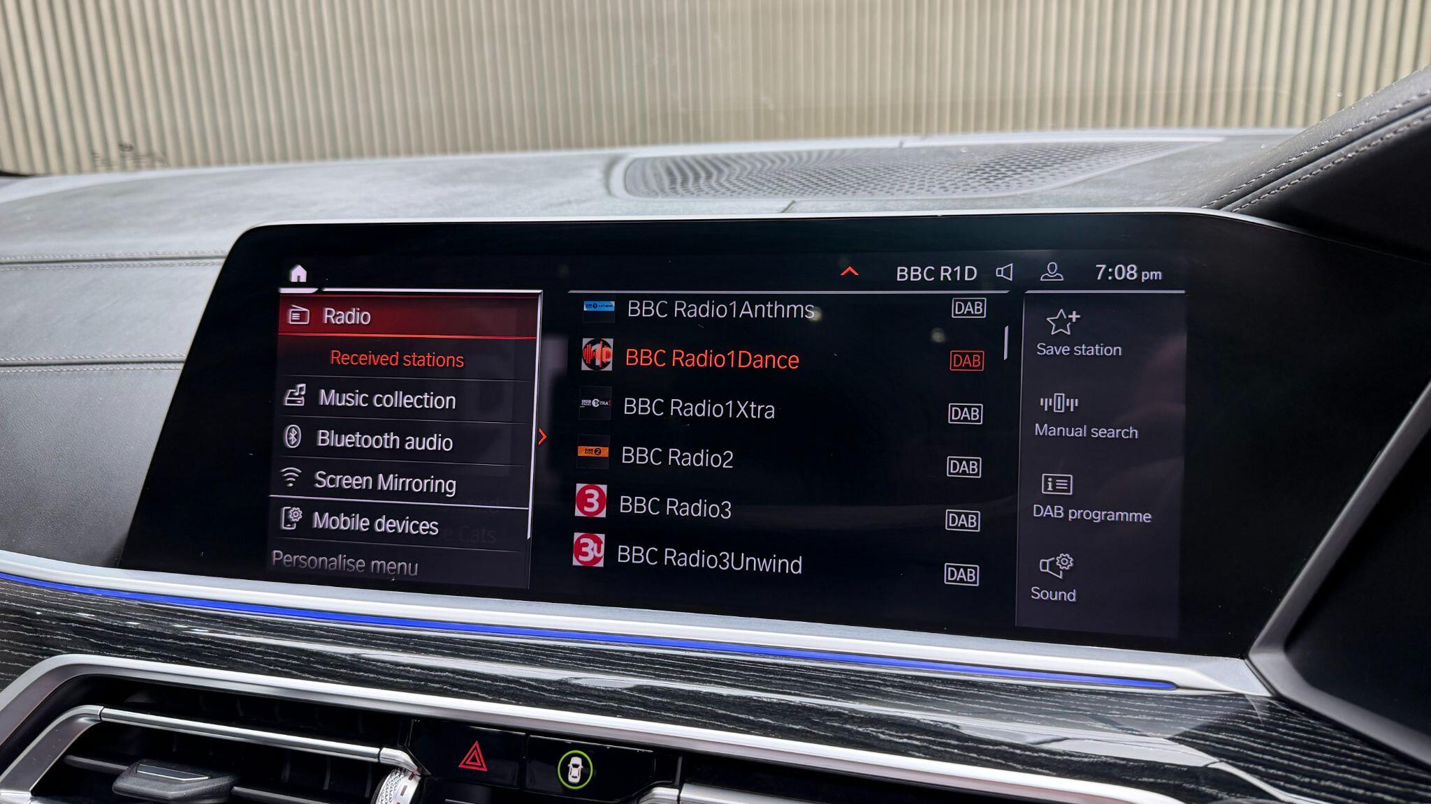 BMW X7 view 28