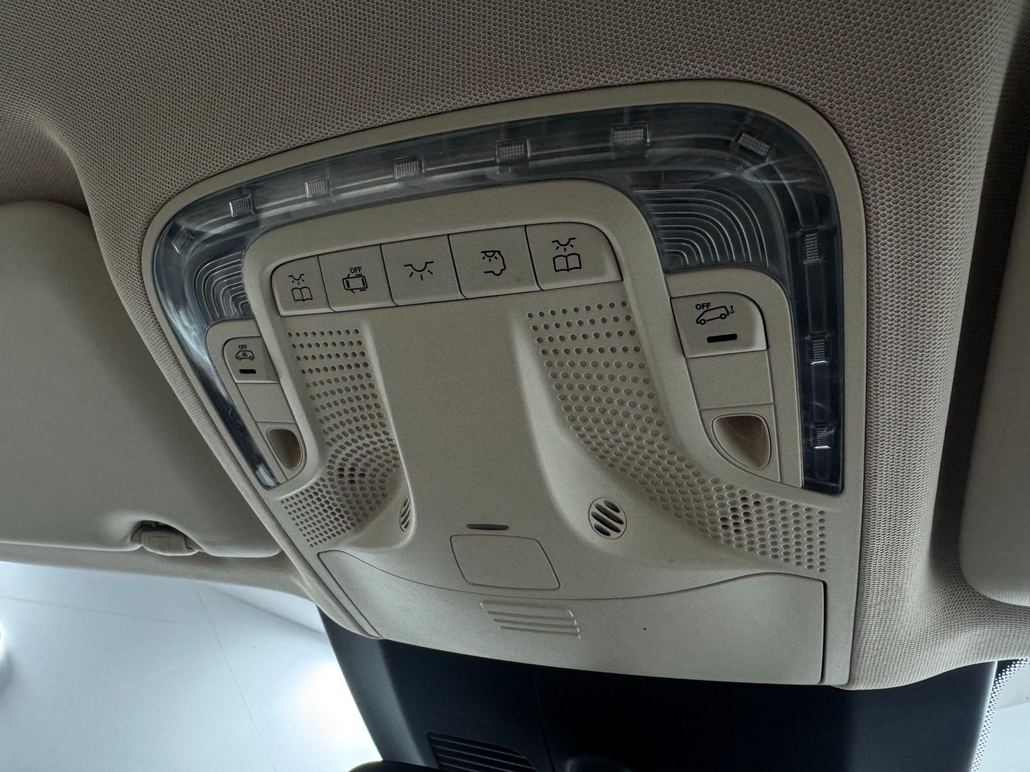 Mercedes-Benz V-Class view 44