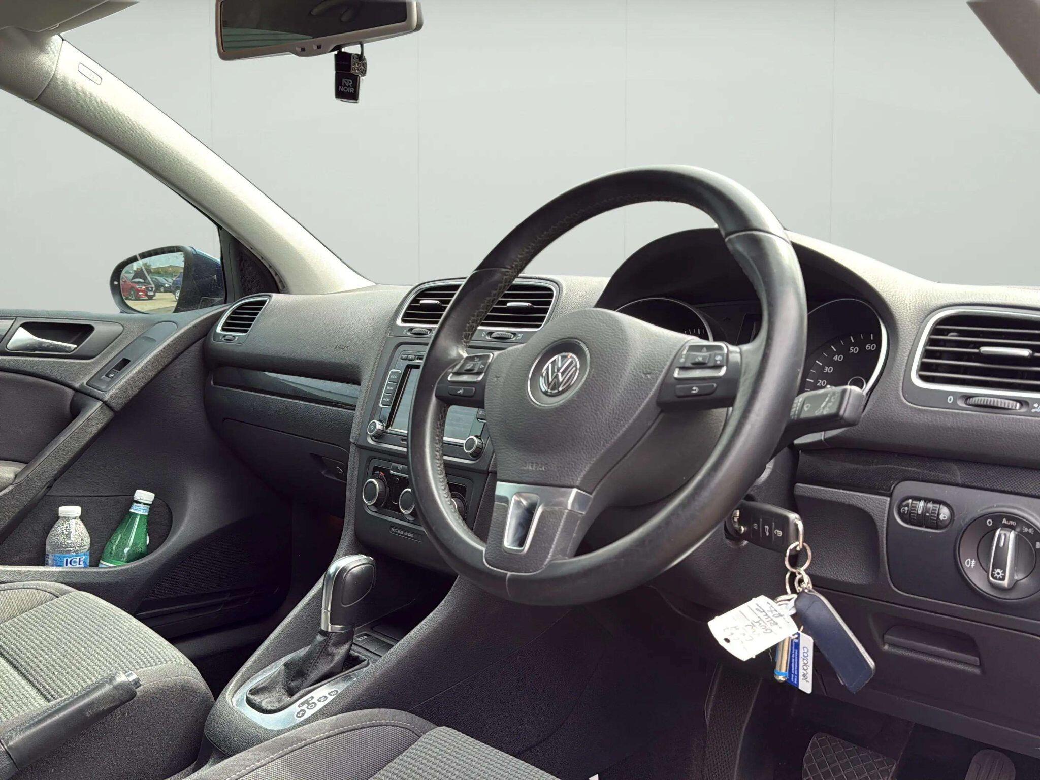 Volkswagen Golf view 8