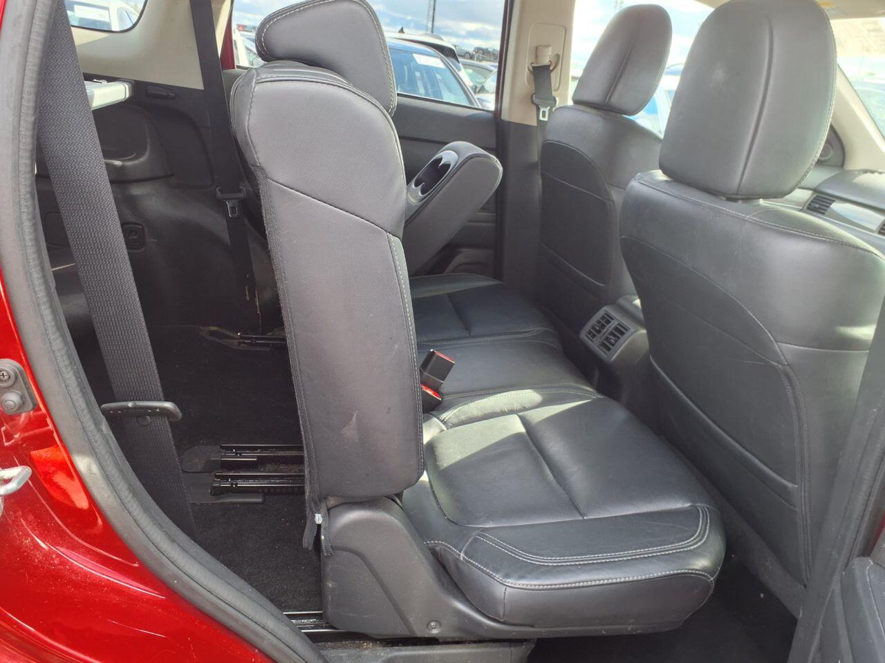 Mitsubishi Outlander view 12