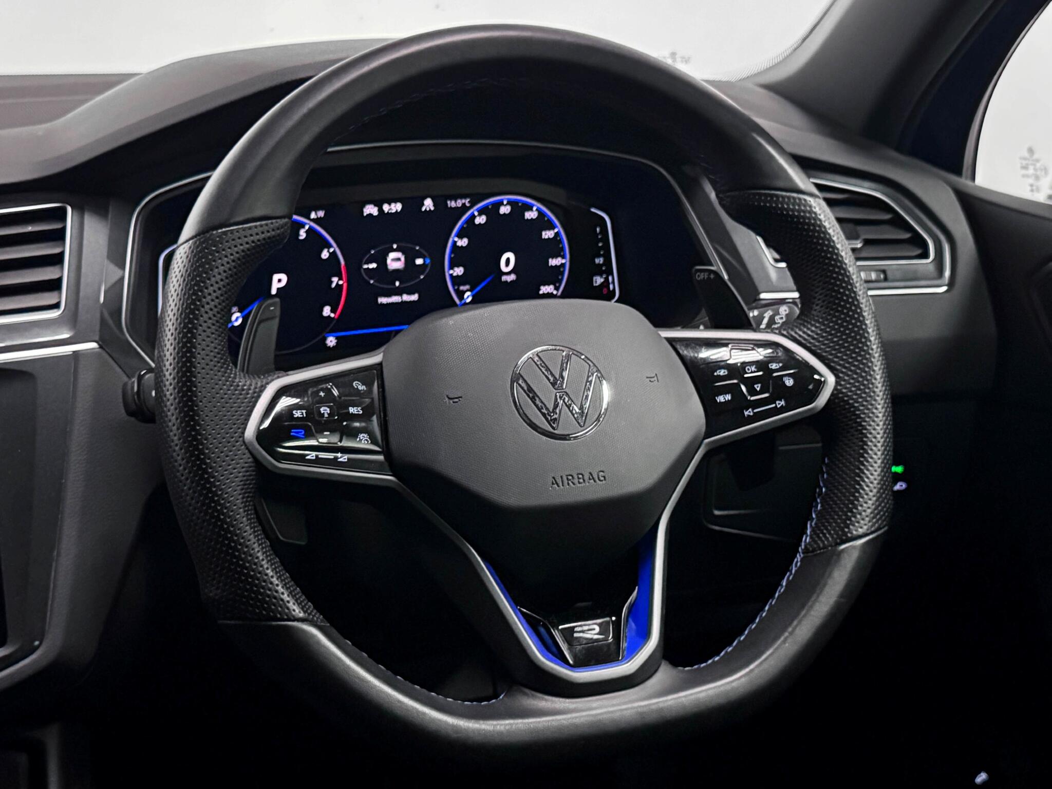 Volkswagen Tiguan view 17