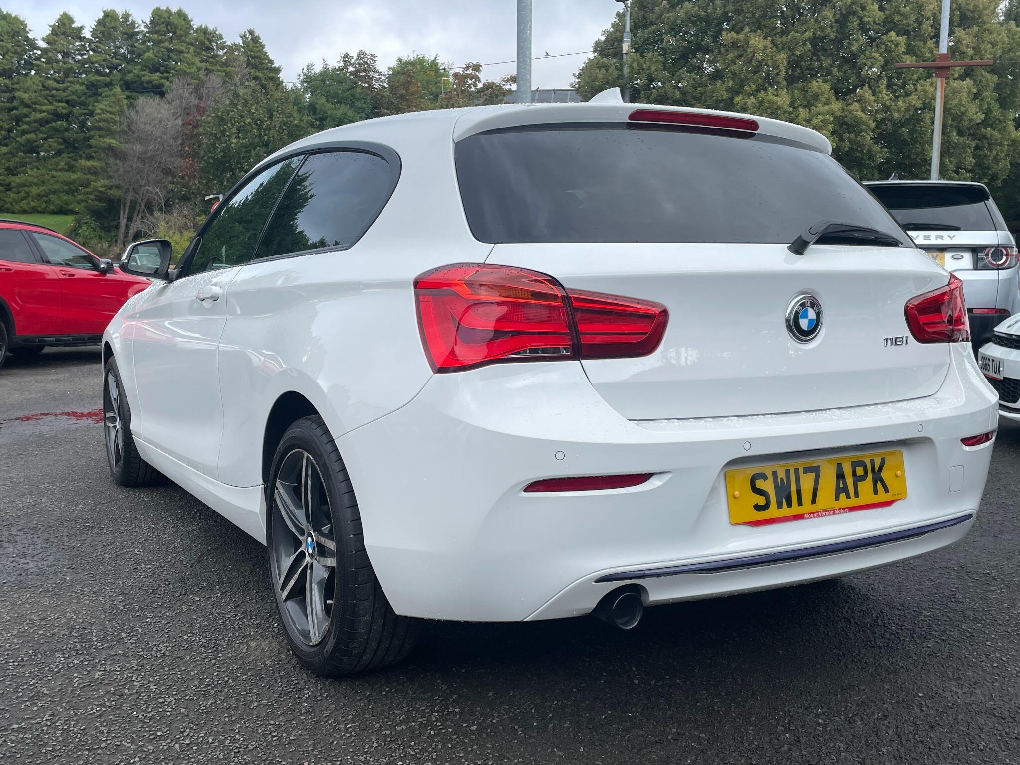 BMW 1 Series view 9