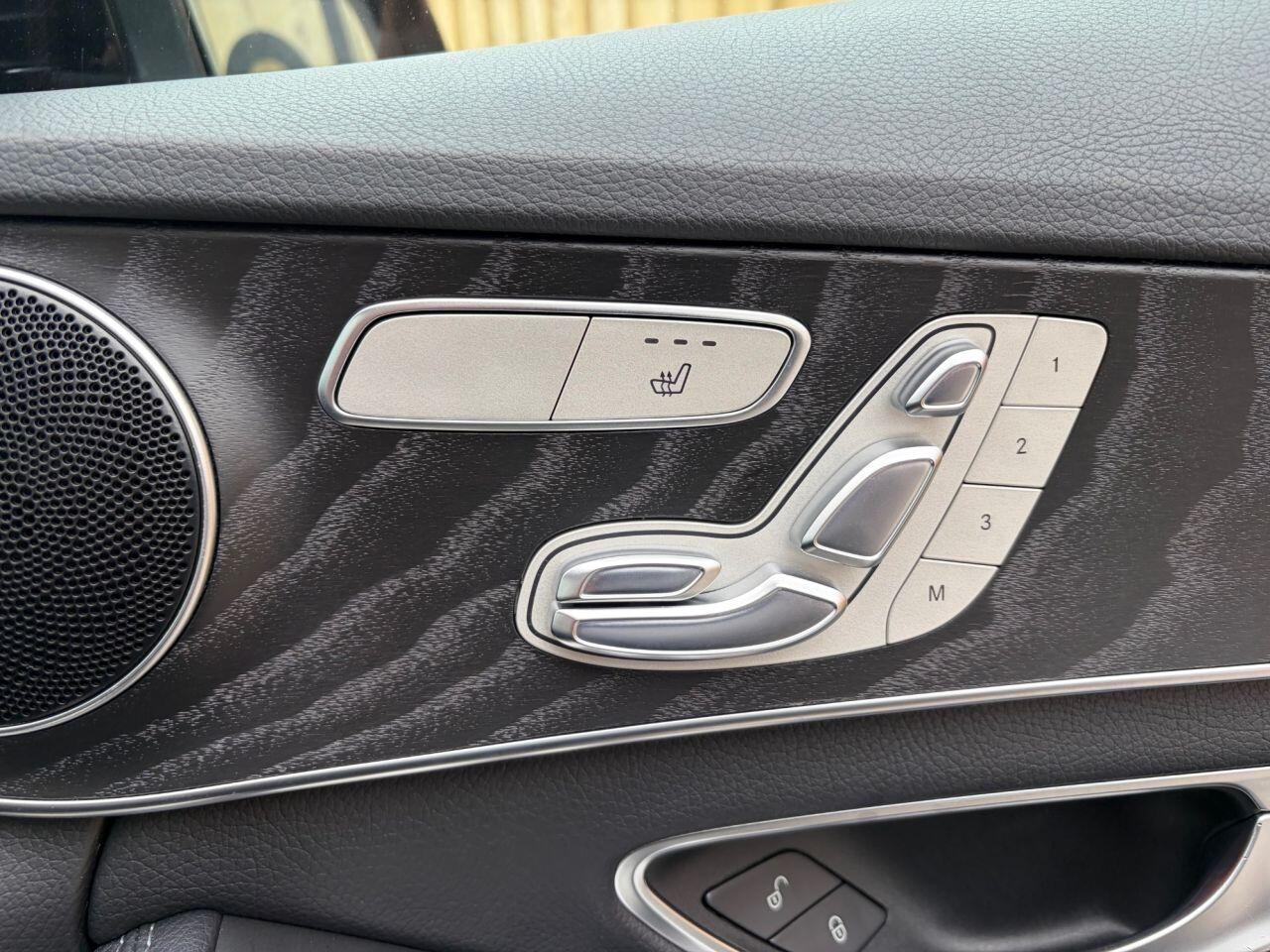Mercedes-Benz C-Class view 31