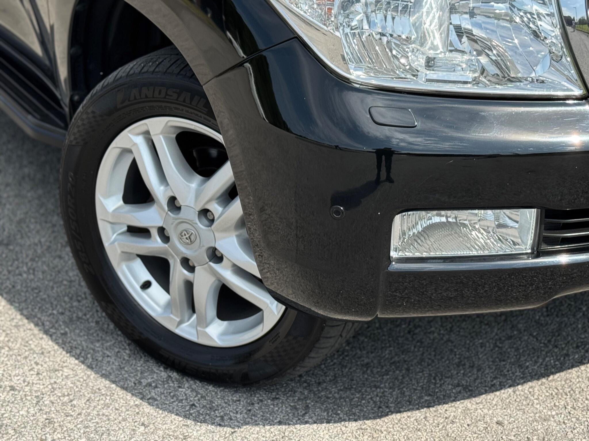 Toyota Land Cruiser view 28