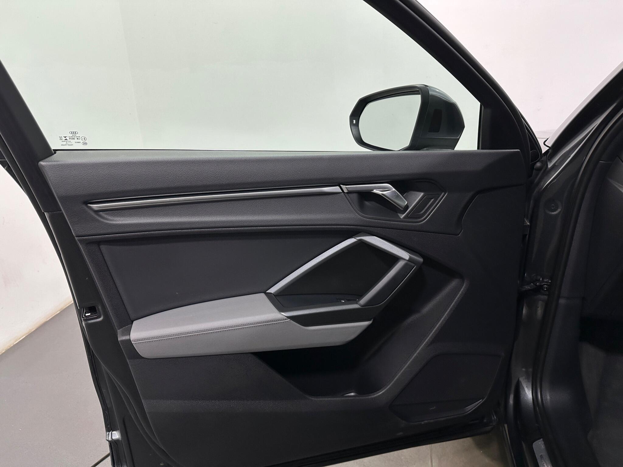 Audi Q3 view 36