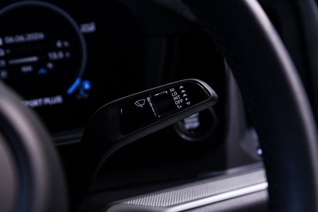 Porsche Cayenne view 32