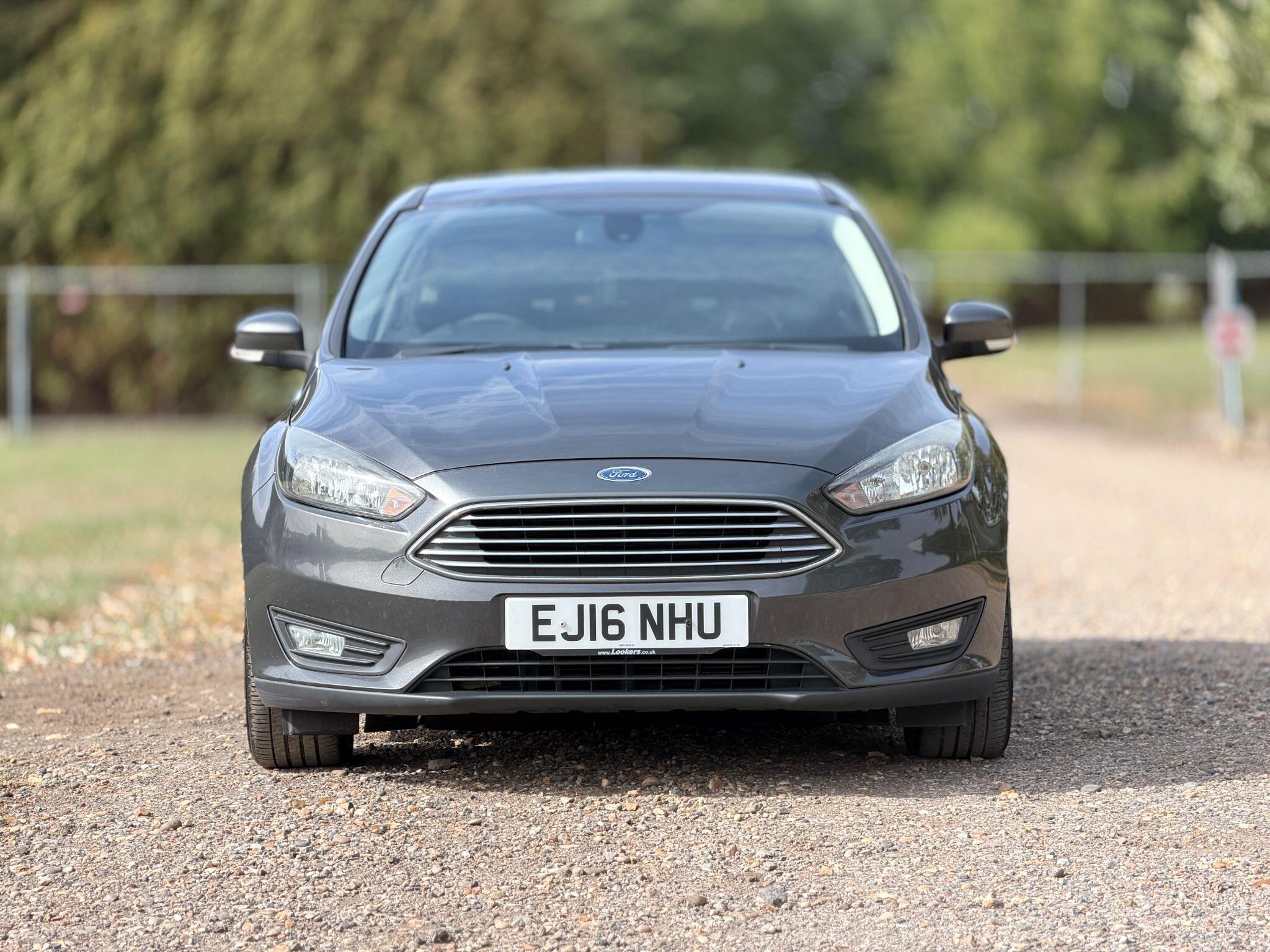 Ford Focus view 15
