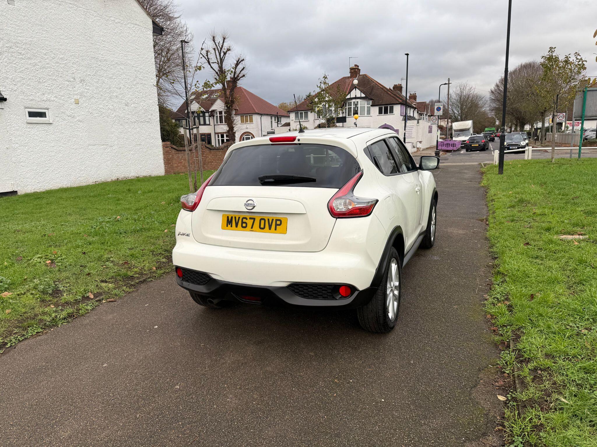 2017 Nissan Juke image 11