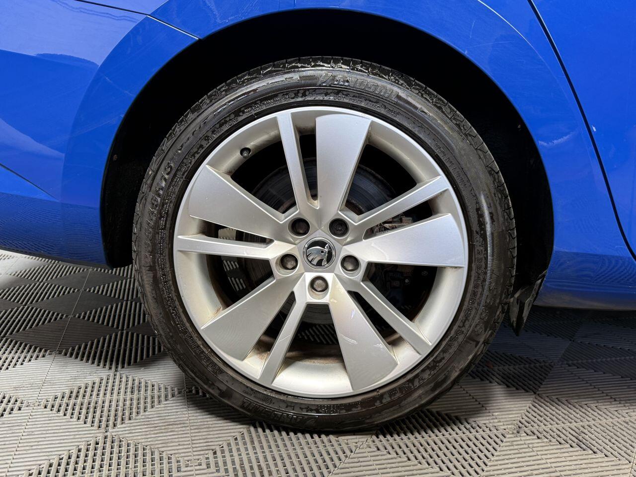 Skoda Superb view 17