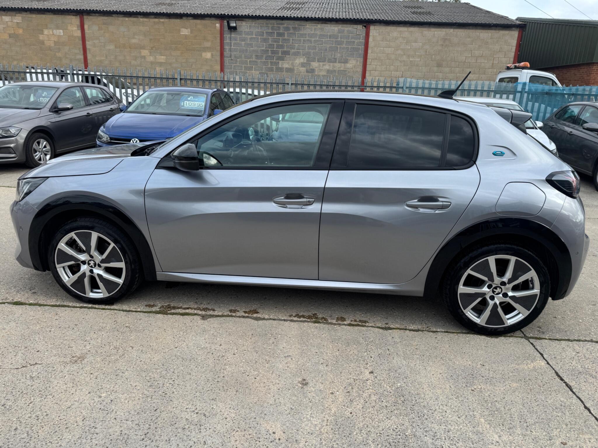 Peugeot E-208 view 10