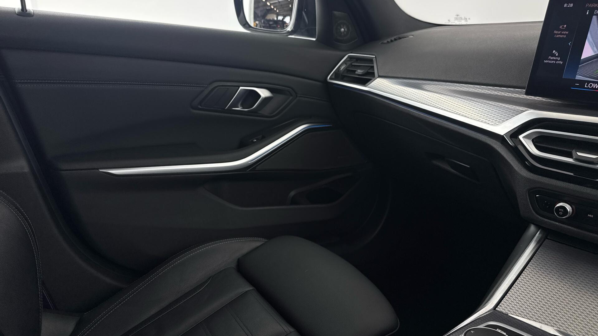 BMW 3 Series view 35