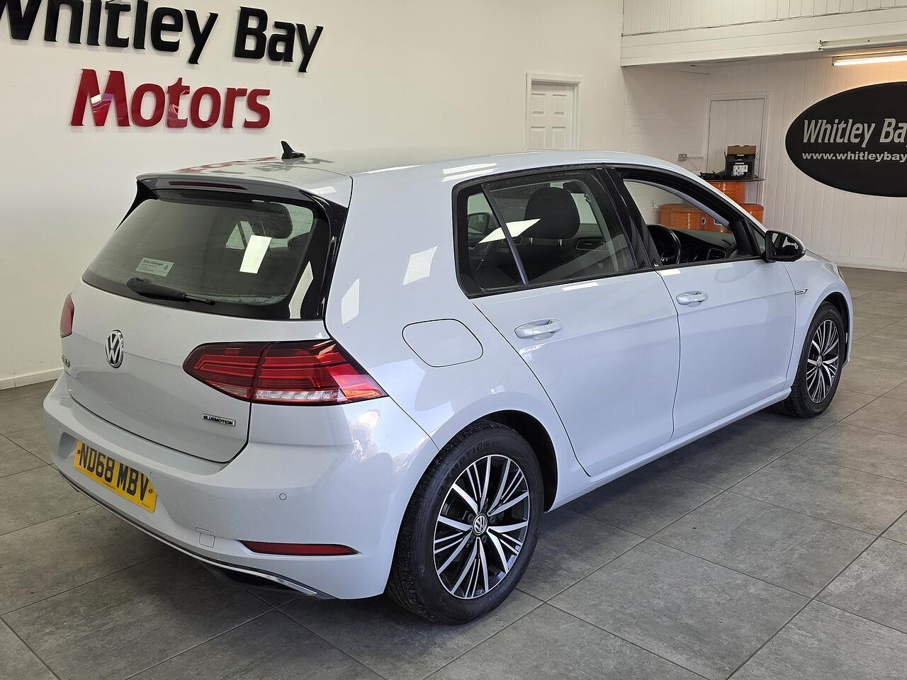 Volkswagen Golf view 3