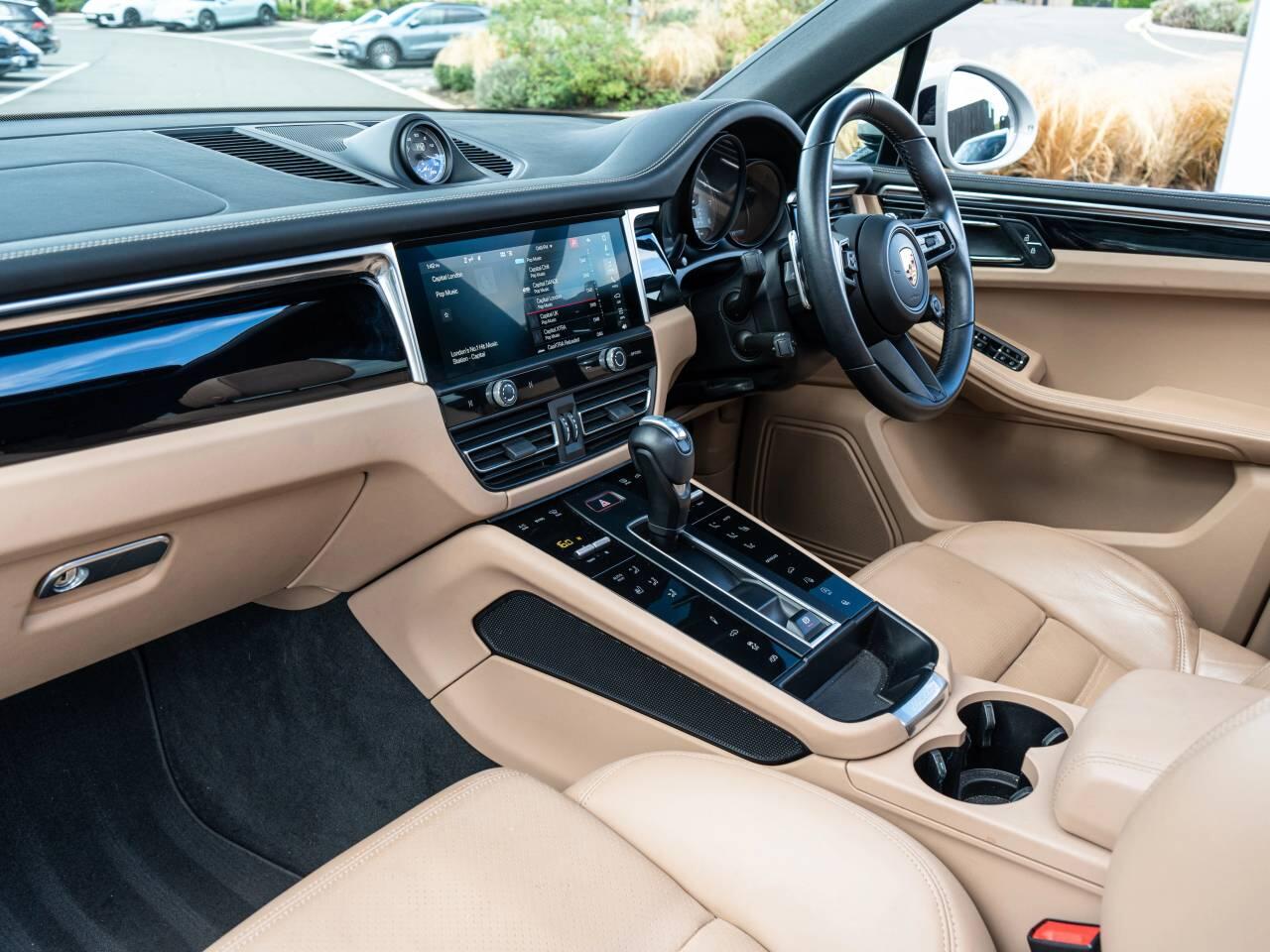 Porsche Macan view 30