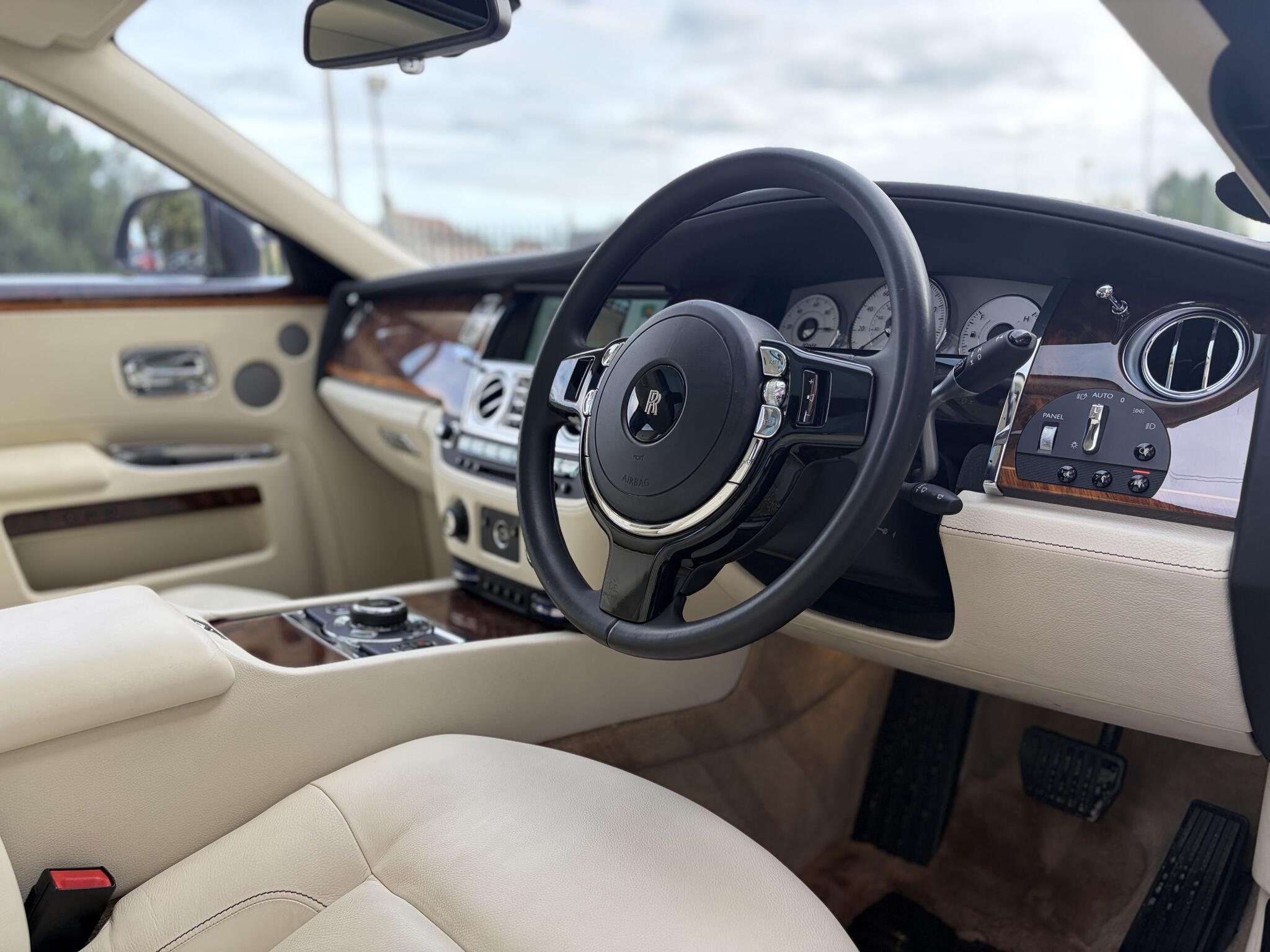 Rolls-Royce Ghost view 16