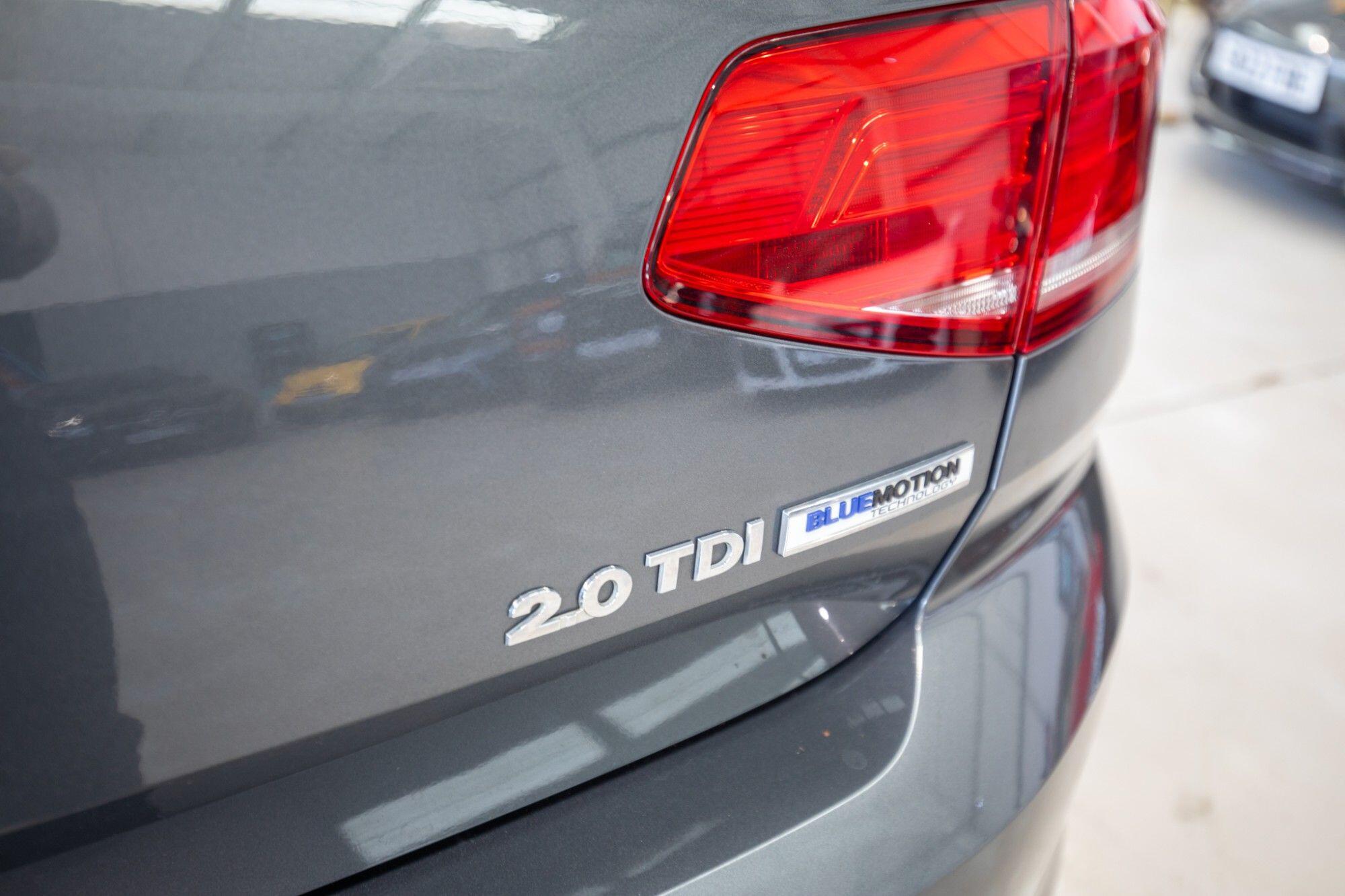 Volkswagen Passat view 29