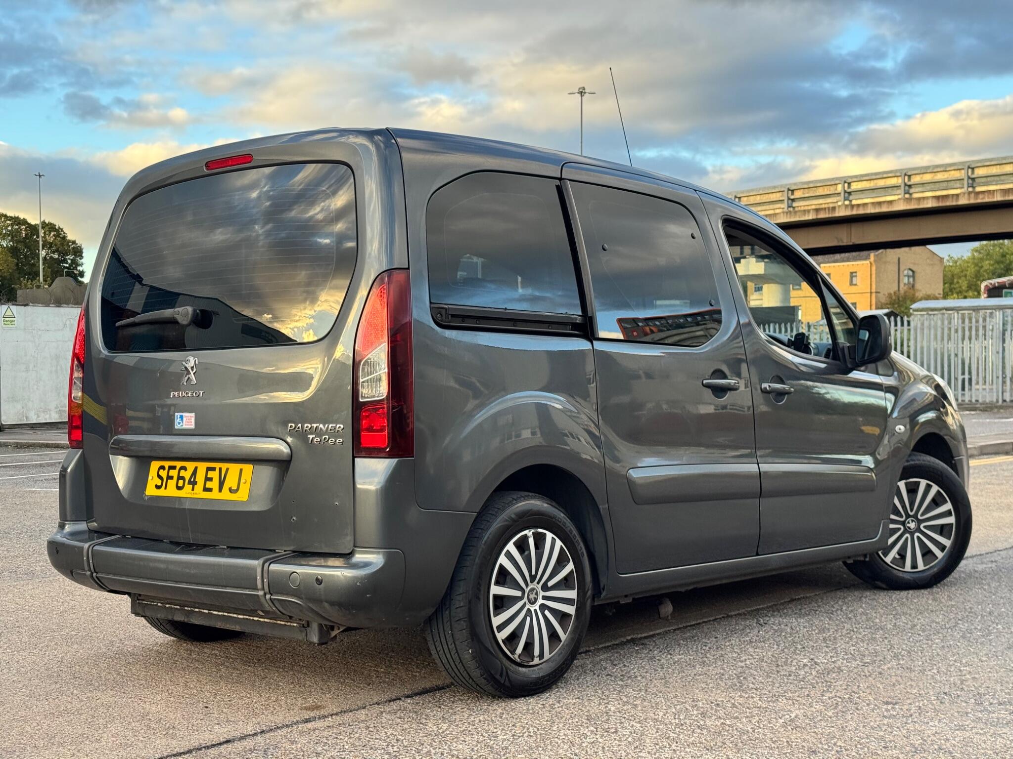 Peugeot Partner Tepee view 21