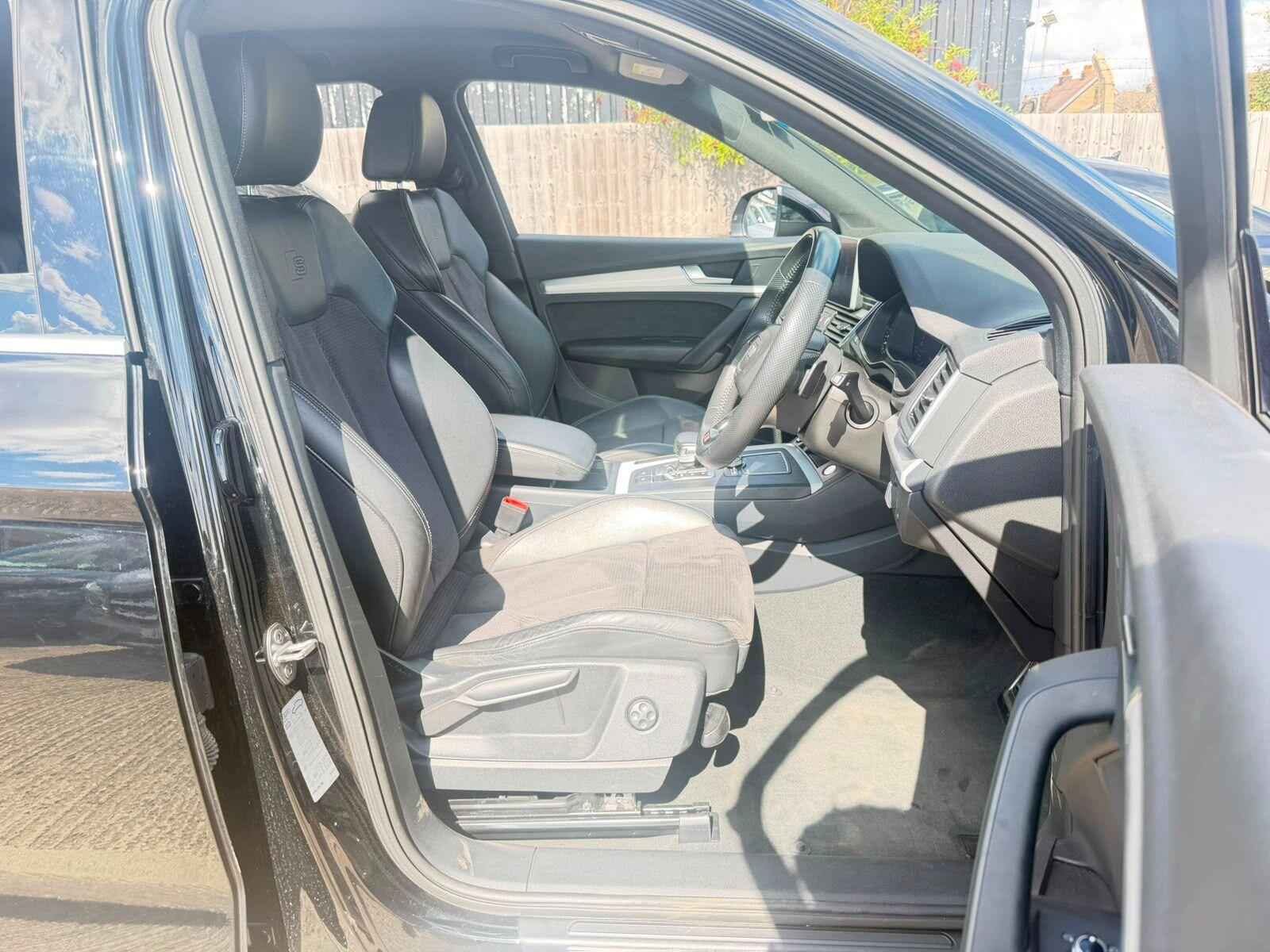 Audi Q5 view 11