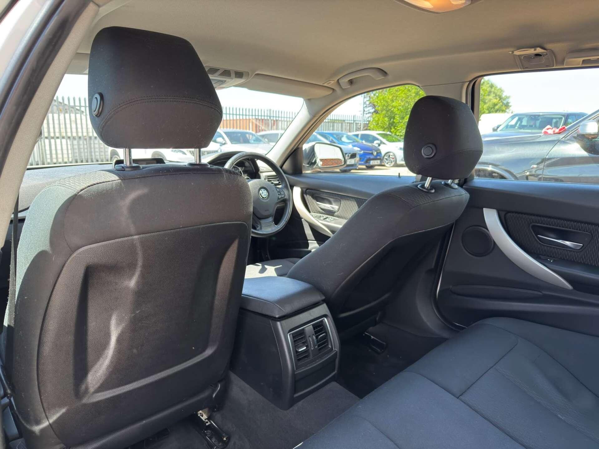 BMW 3 Series view 36