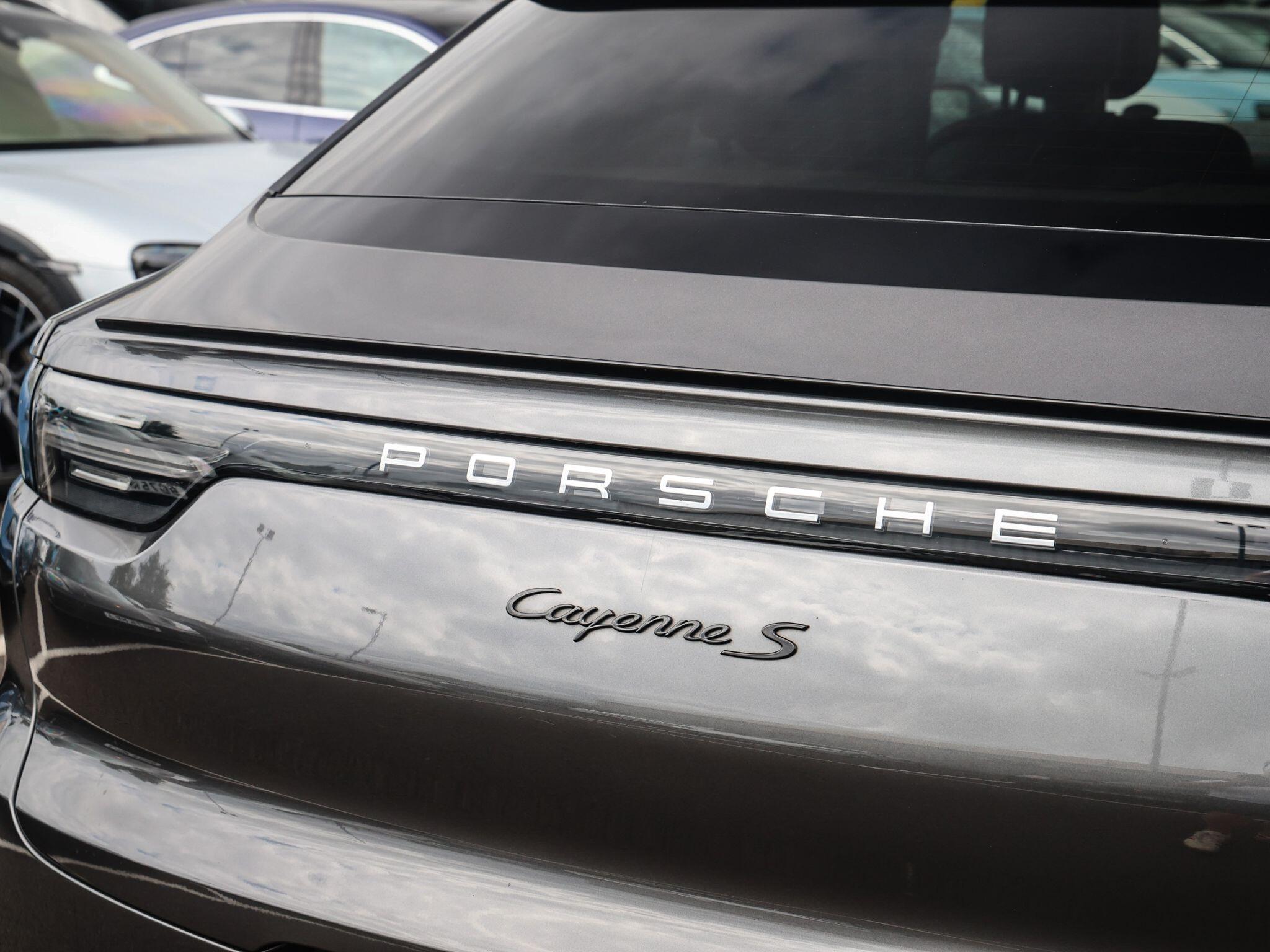 Porsche Cayenne view 60