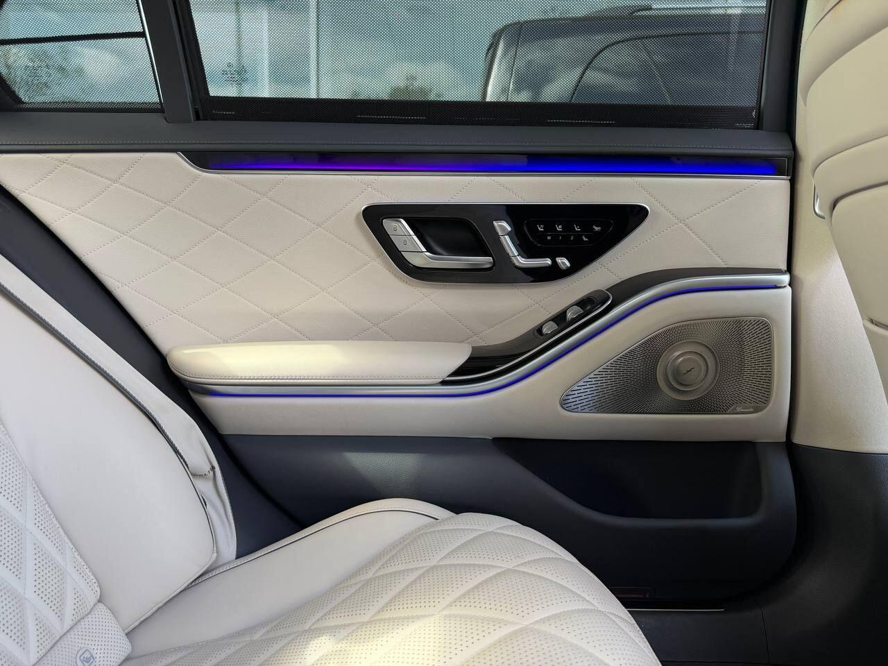 Mercedes-Benz S-Class view 25