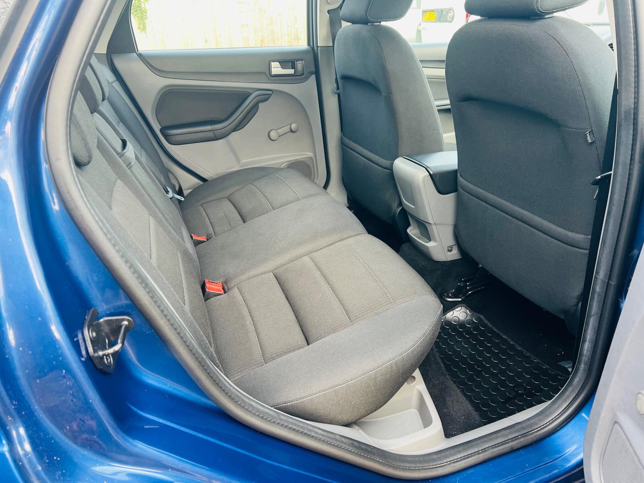 2009 Ford Focus image 20