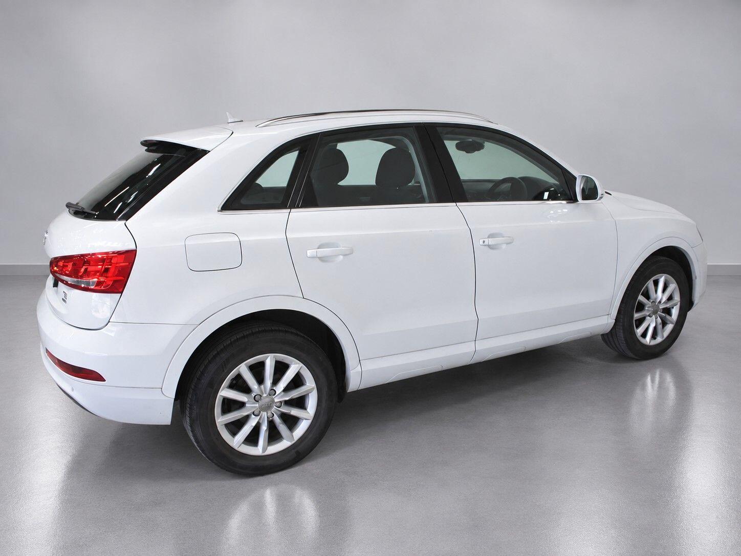Audi Q3 view 11