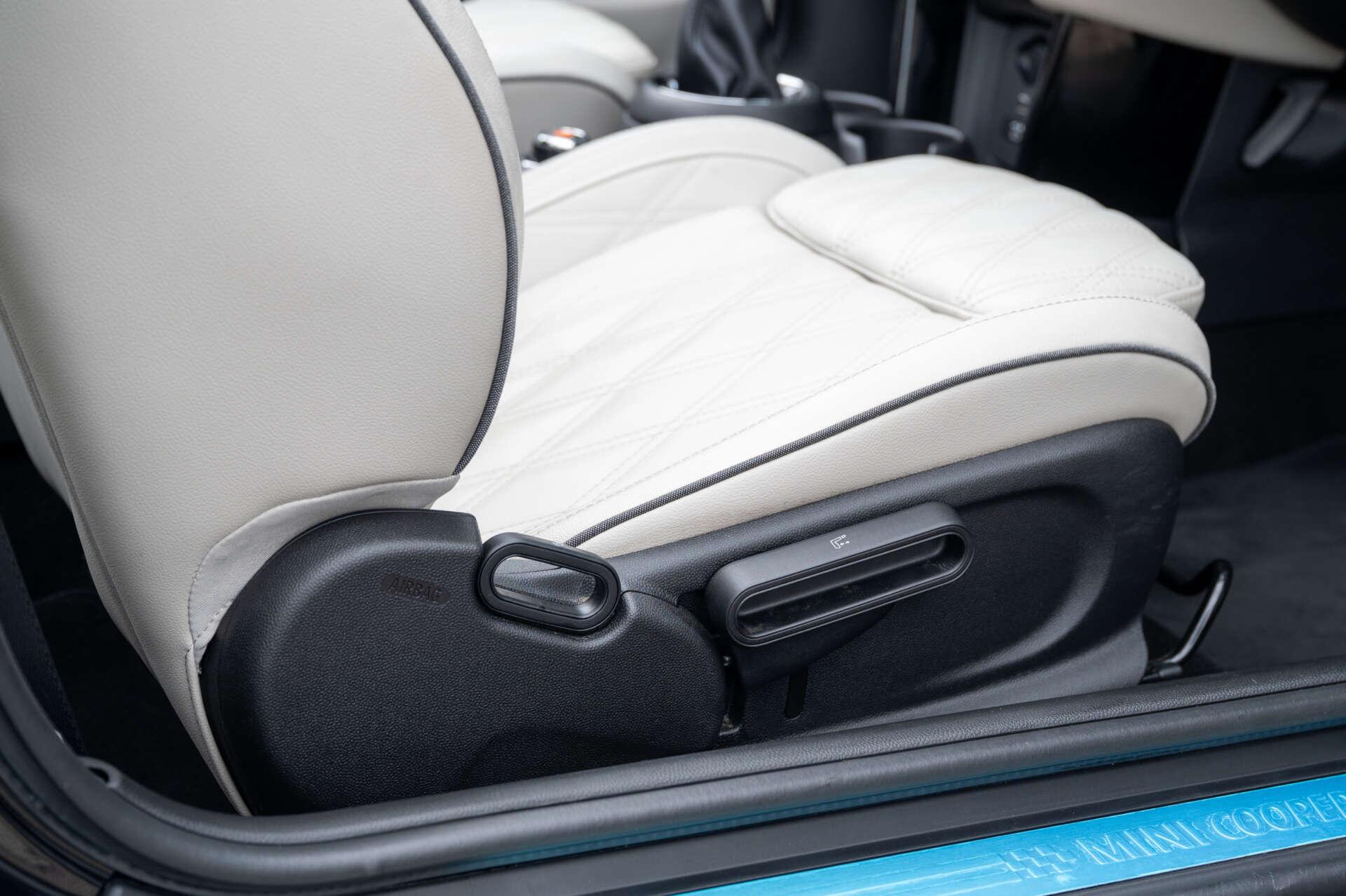 Mini Convertible view 47