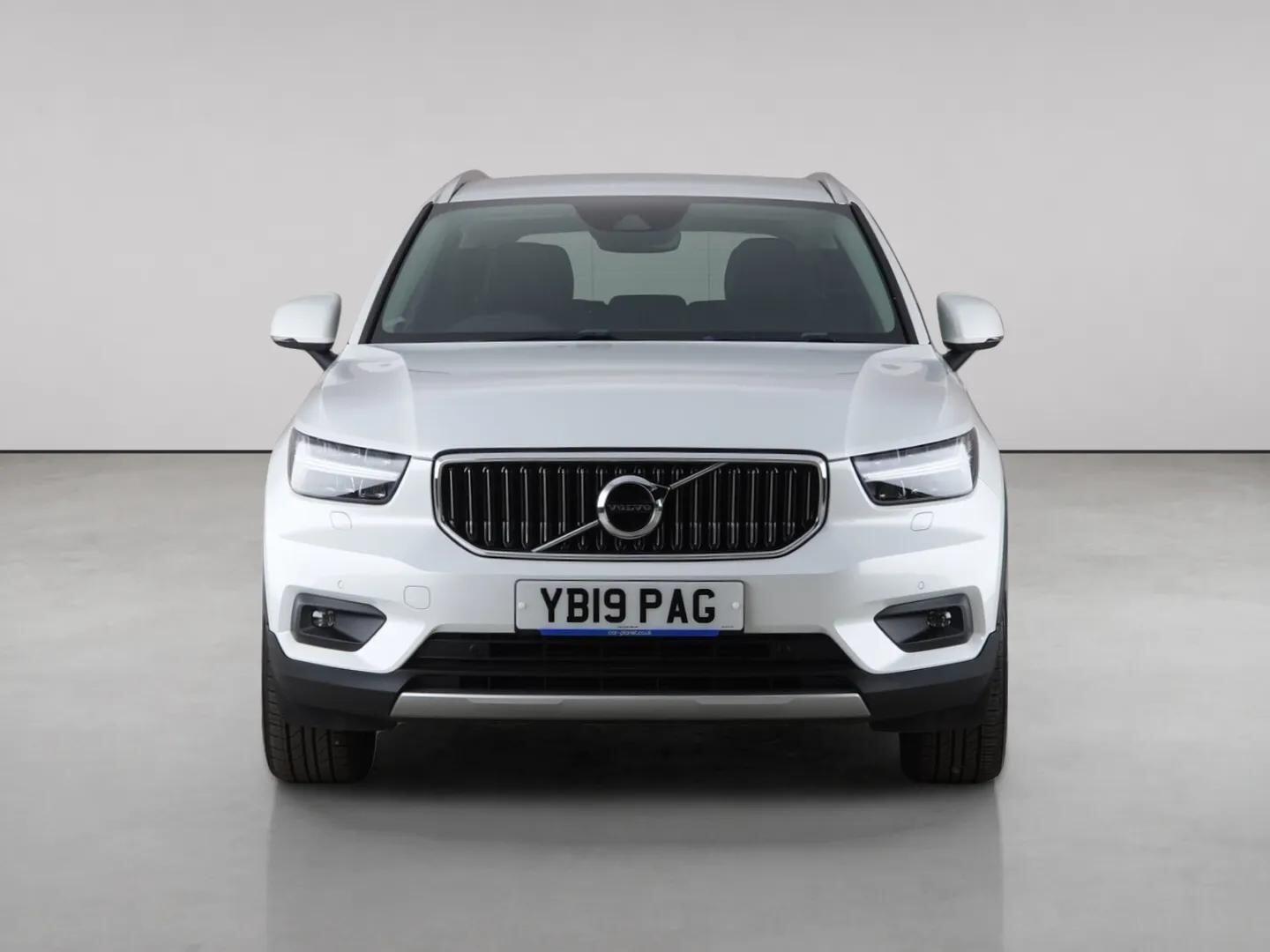 Volvo XC40 view 5