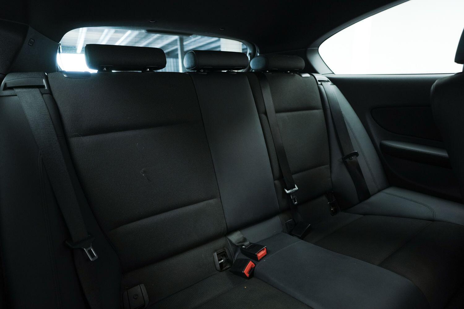 BMW 1 Series view 10