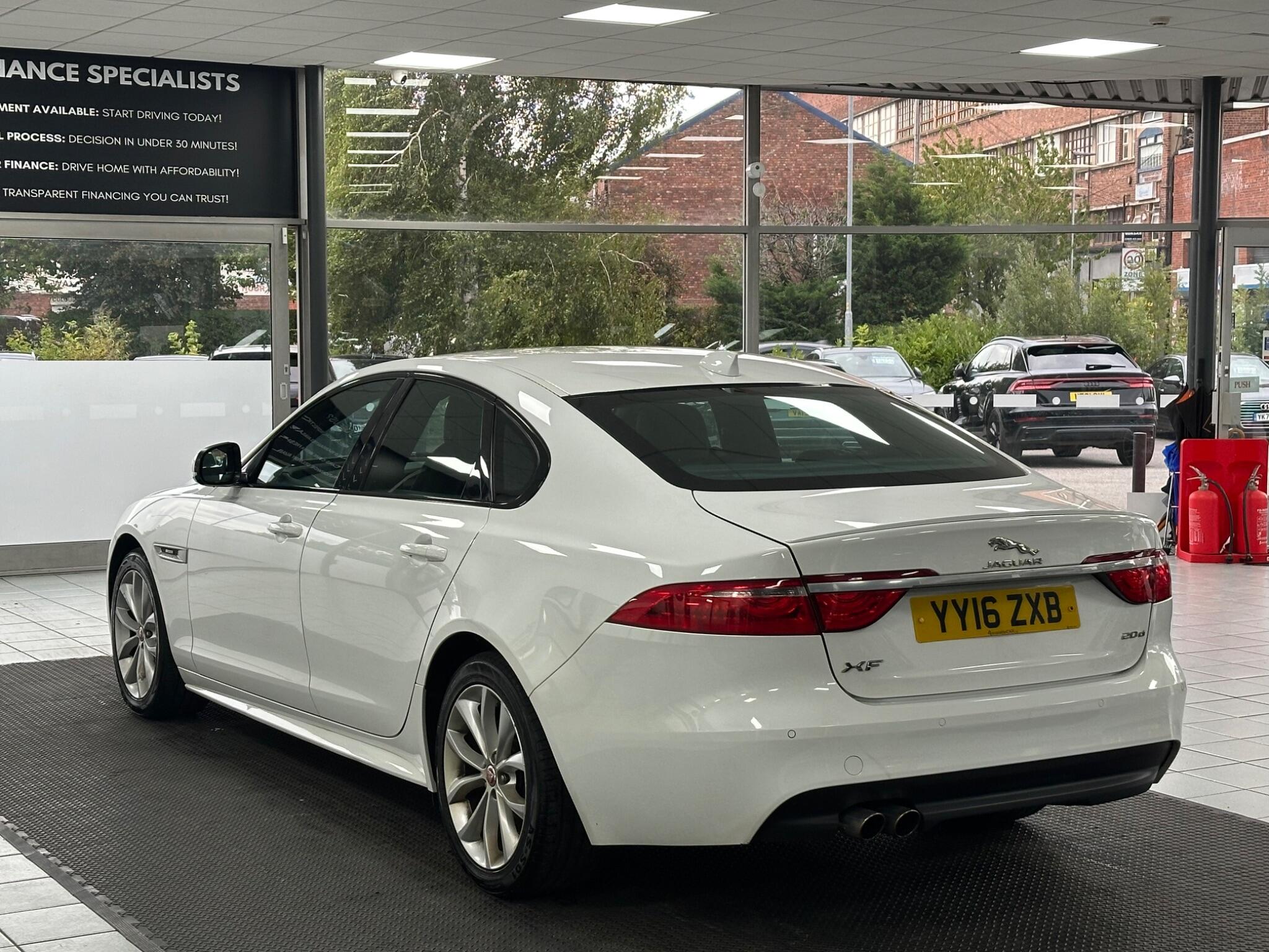 Jaguar XF view 8