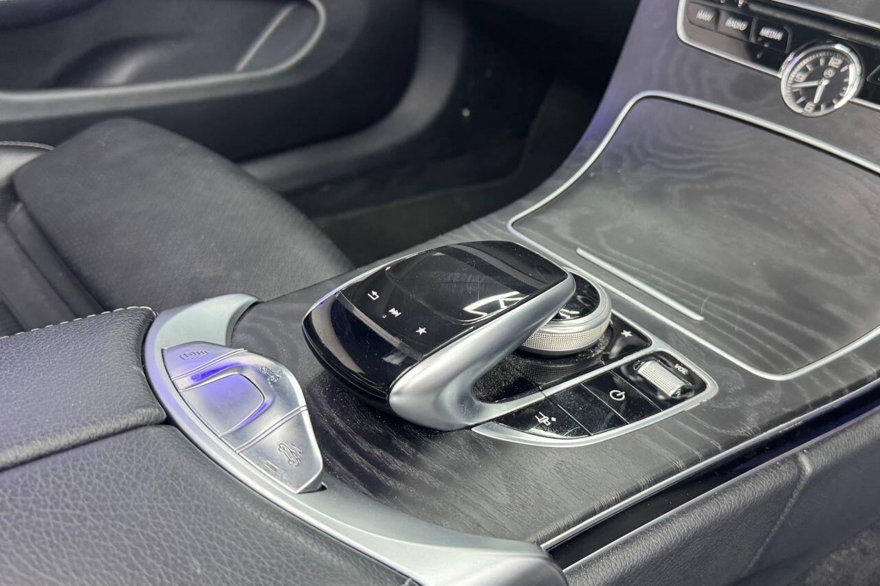 Mercedes-Benz C-Class view 25