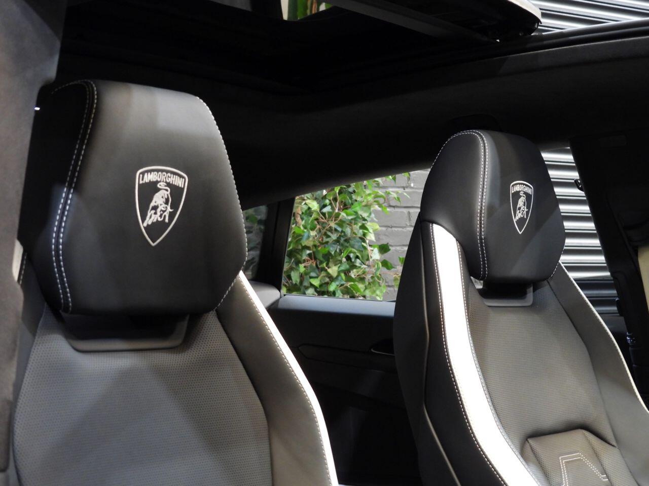 Lamborghini Urus view 29