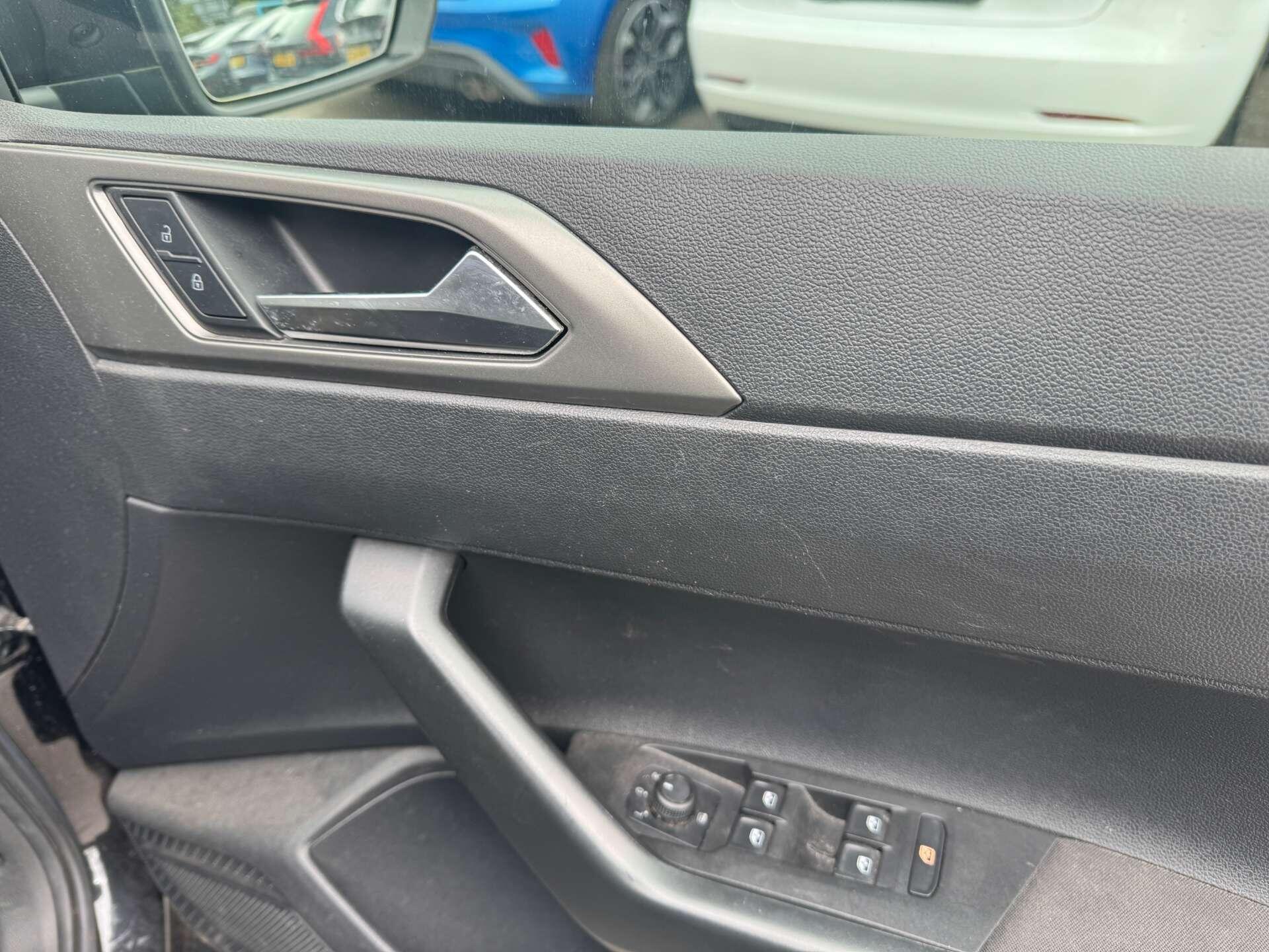 Volkswagen Polo view 18