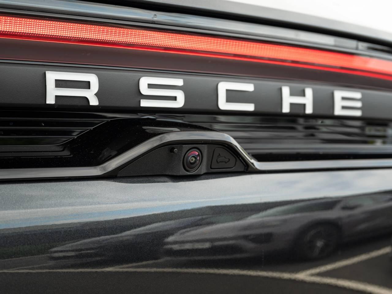 Porsche Macan view 11