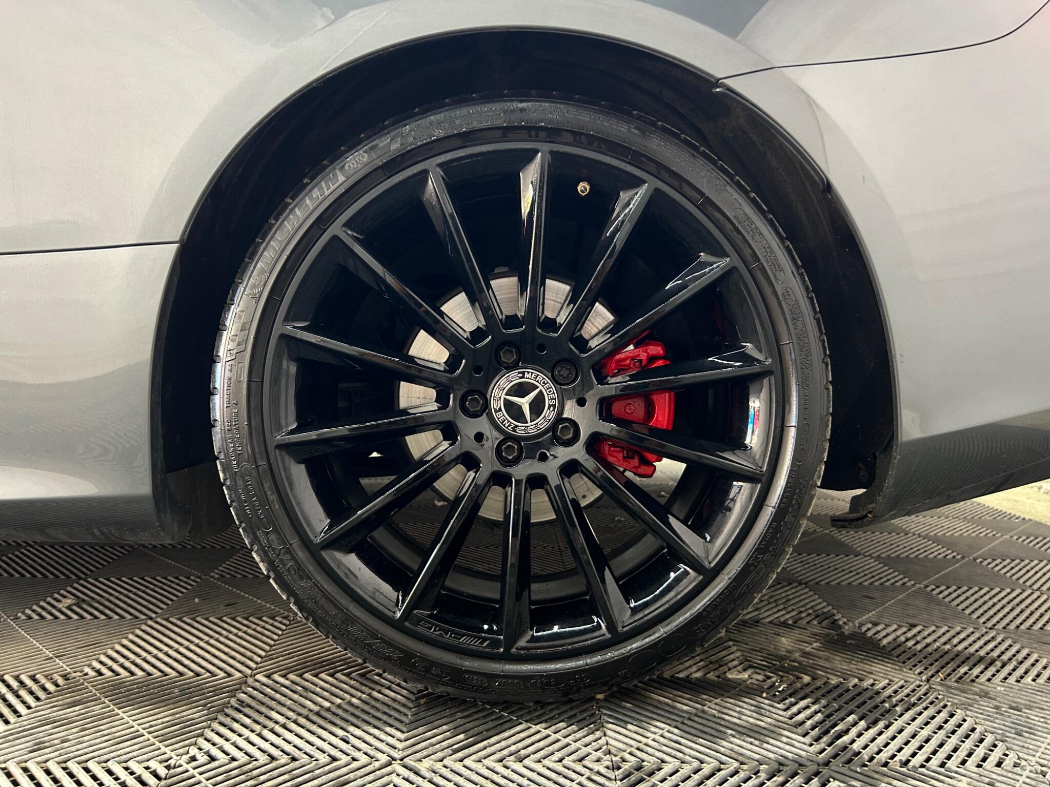 Mercedes-Benz E Class view 33