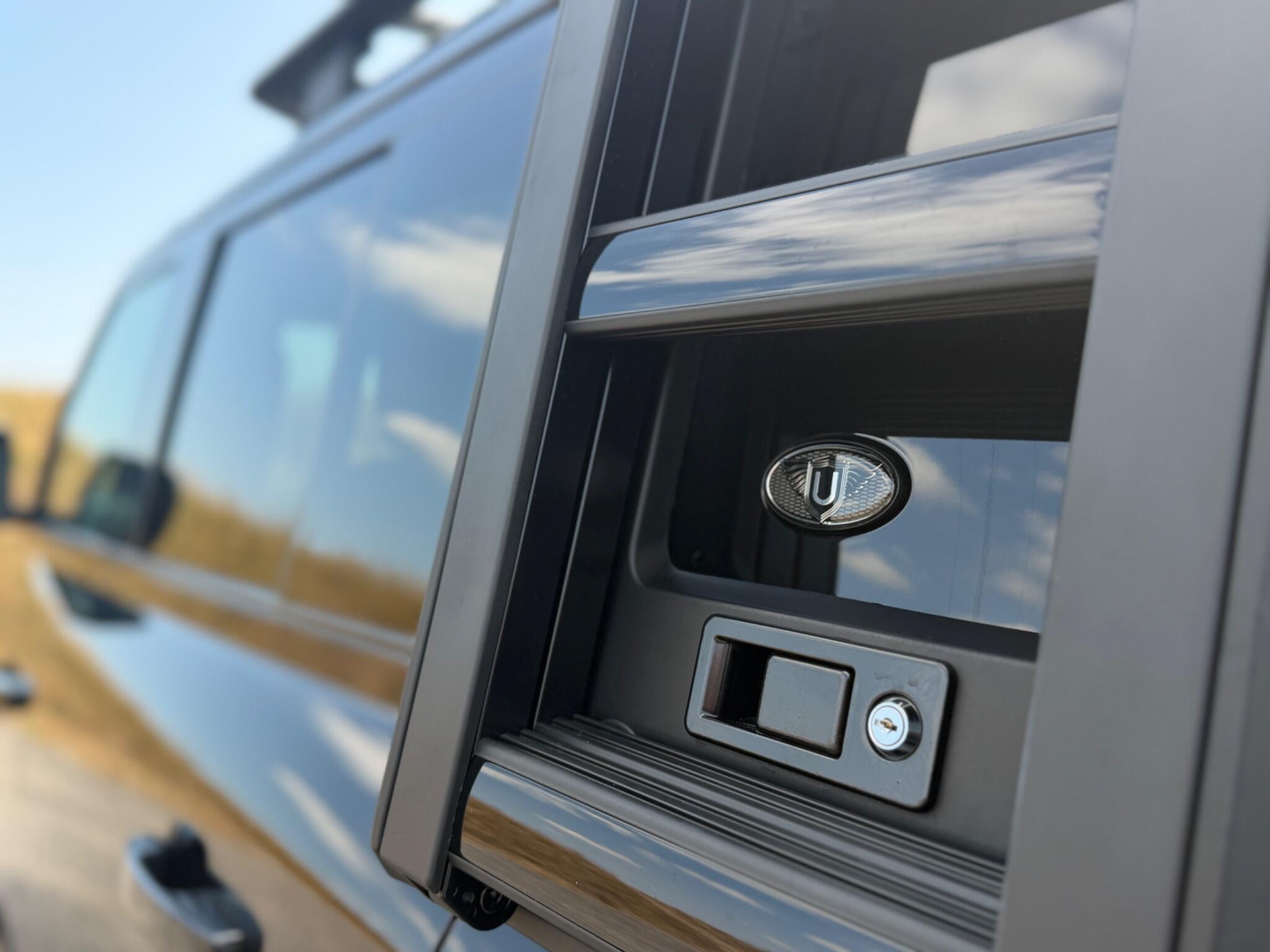 Land Rover Defender 110 view 55