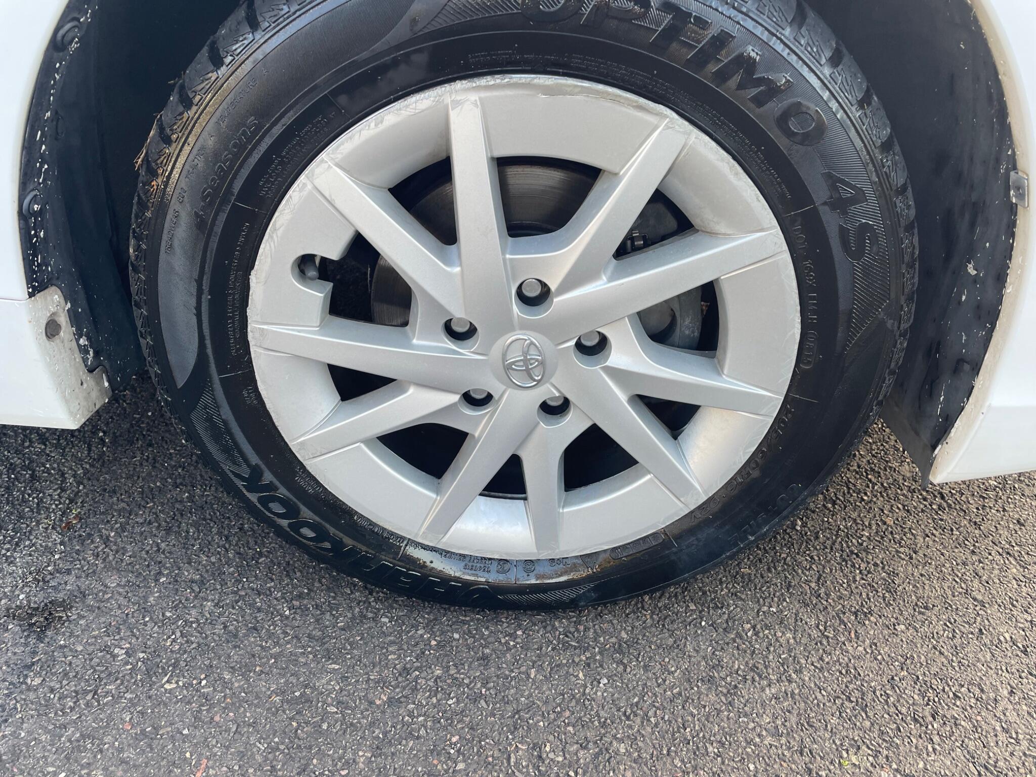 2014 Toyota Prius 1.5 CVT 4dr • 101,741 miles image 48