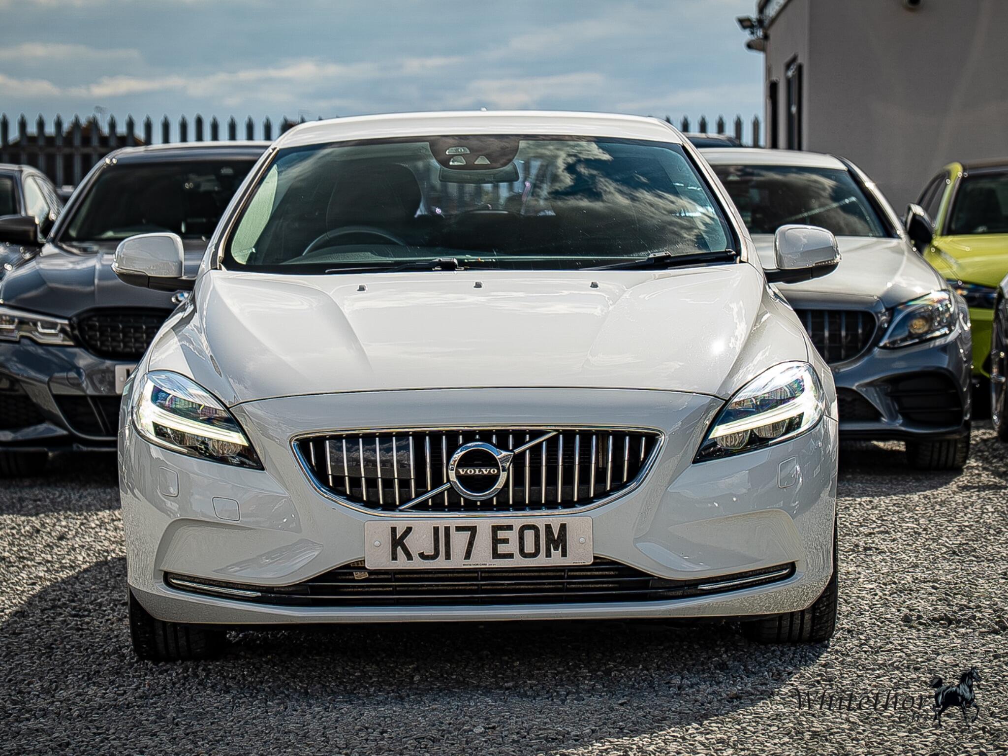 Volvo V40 view 2