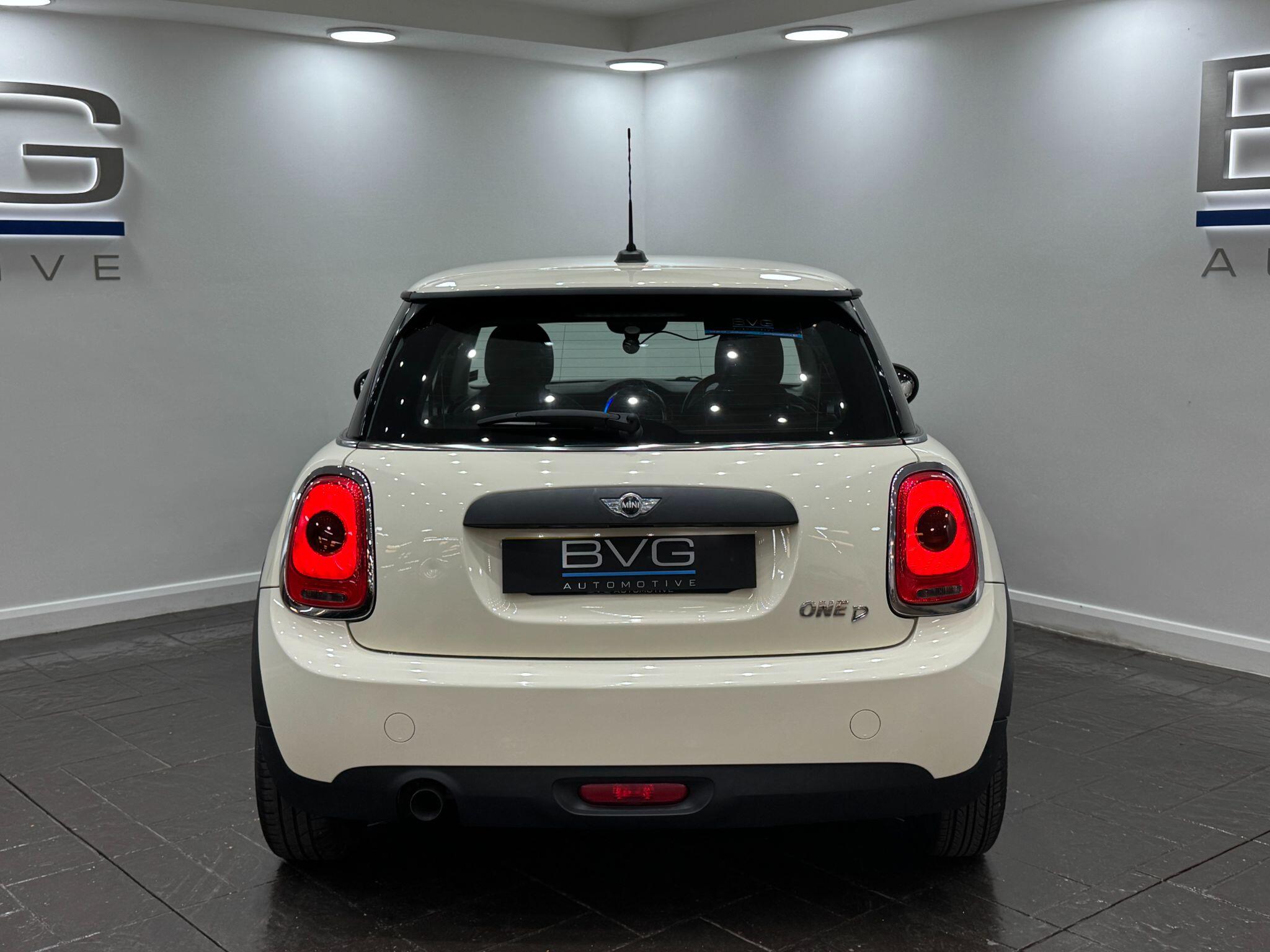 Mini Hatch view 10