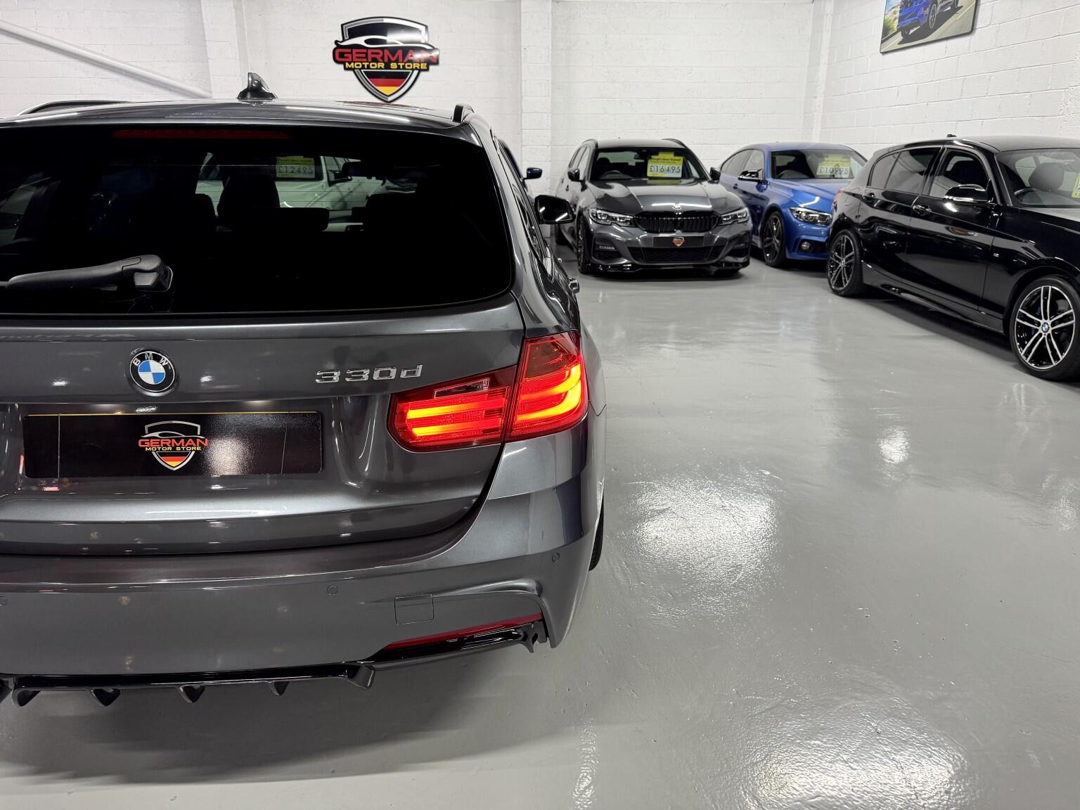 BMW 3 Series view 24