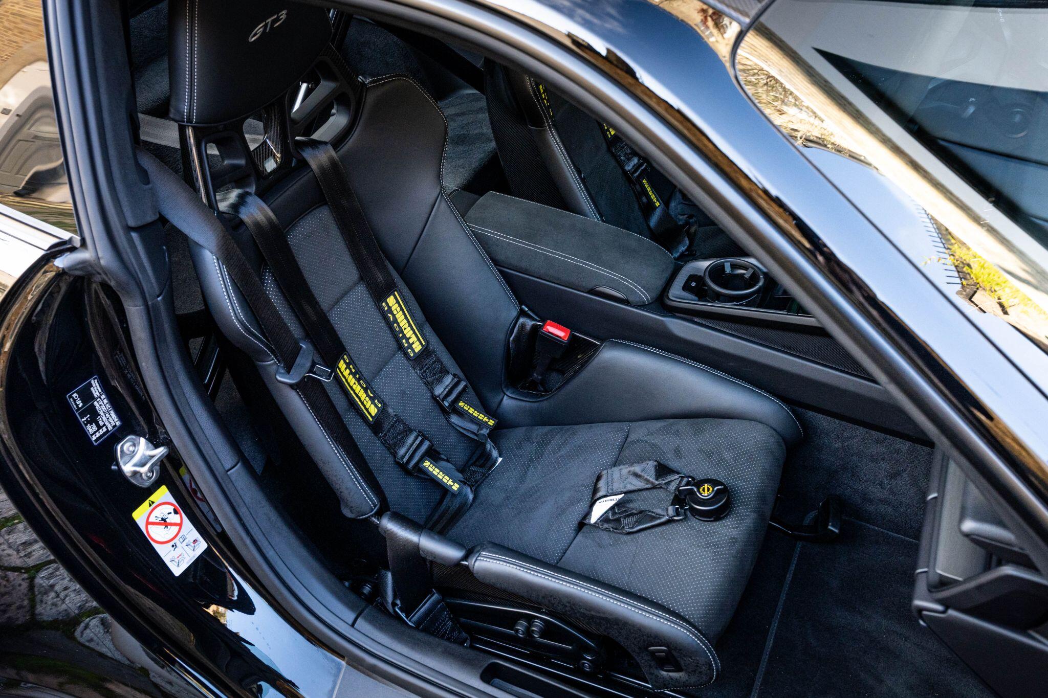 Porsche 911 view 60
