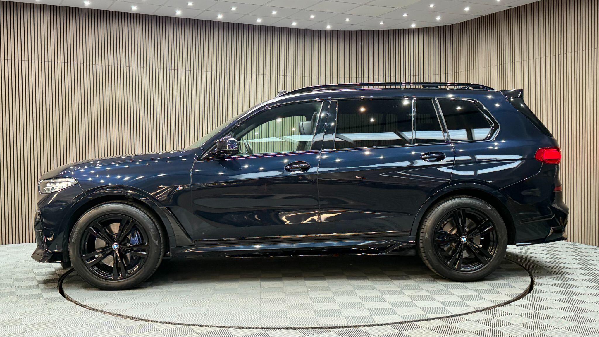 BMW X7 view 56