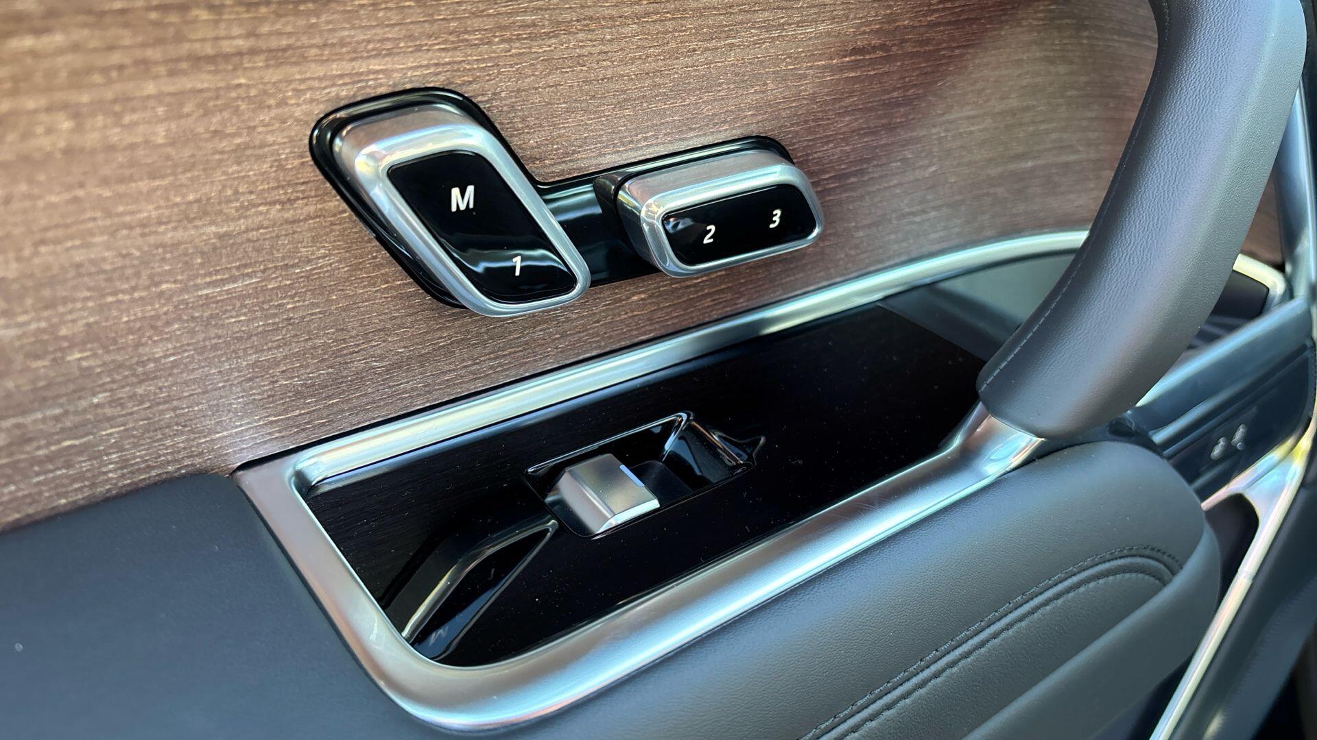 Land Rover Range Rover view 23