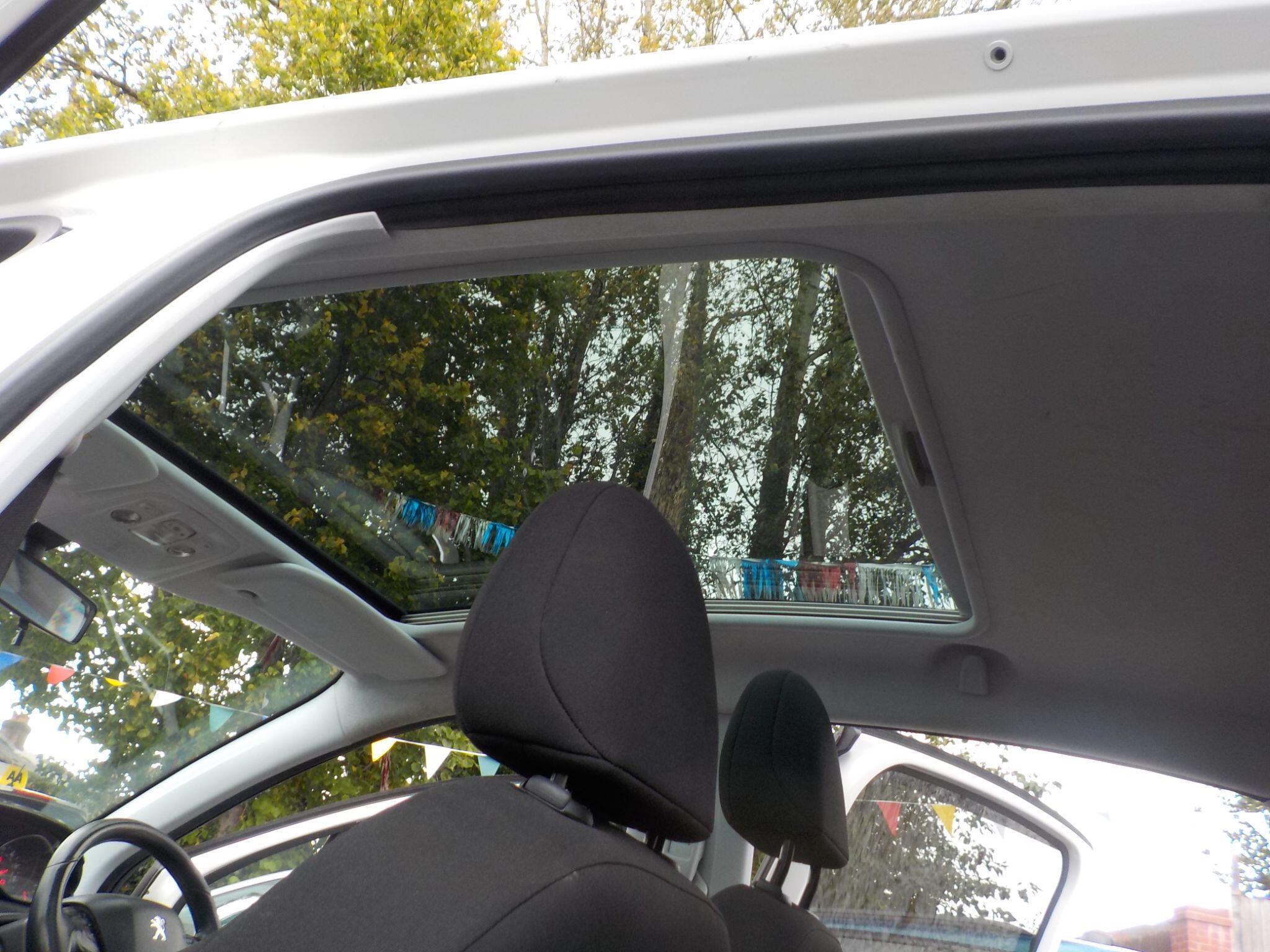 Peugeot 208 1.2 VTi PureTech Style Euro 6 5dr